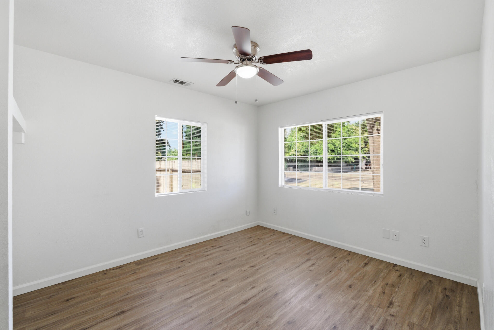 723 S Locust St, Visalia, CA 93277