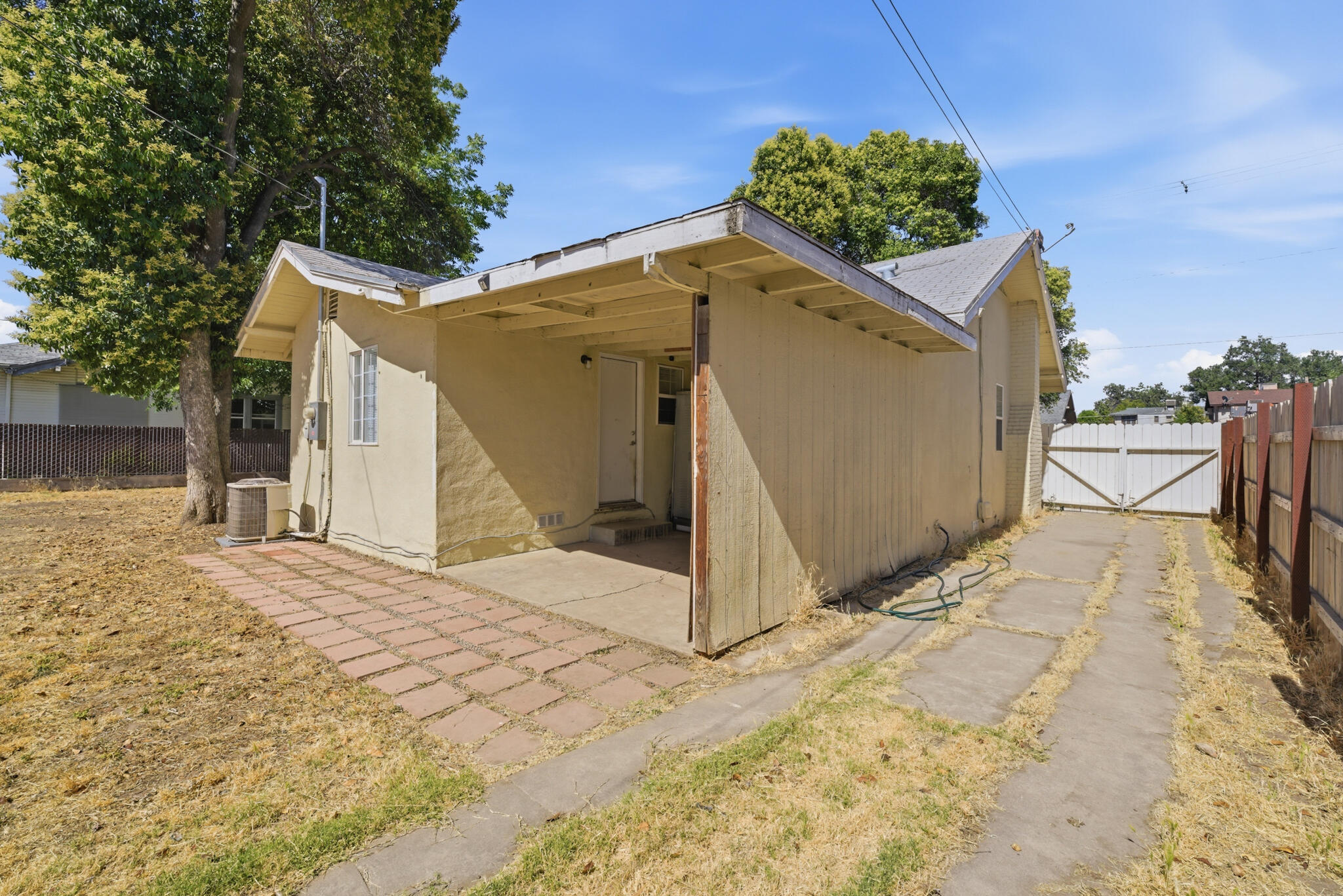 723 S Locust St, Visalia, CA 93277