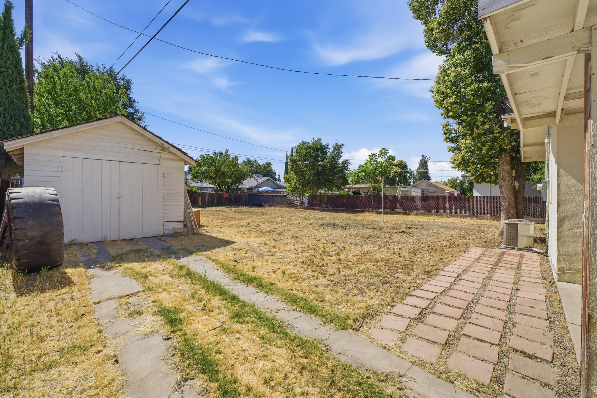 723 S Locust St, Visalia, CA 93277