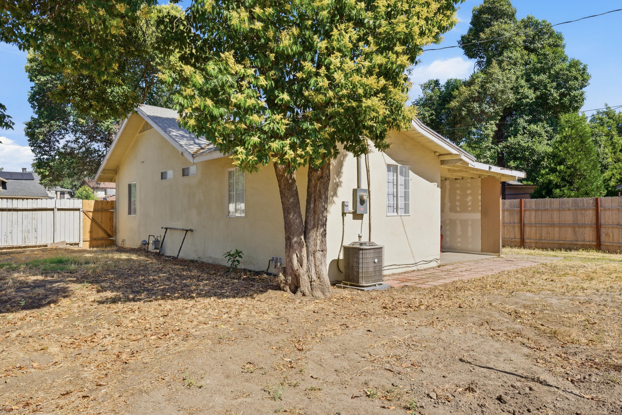 723 S Locust St, Visalia, CA 93277