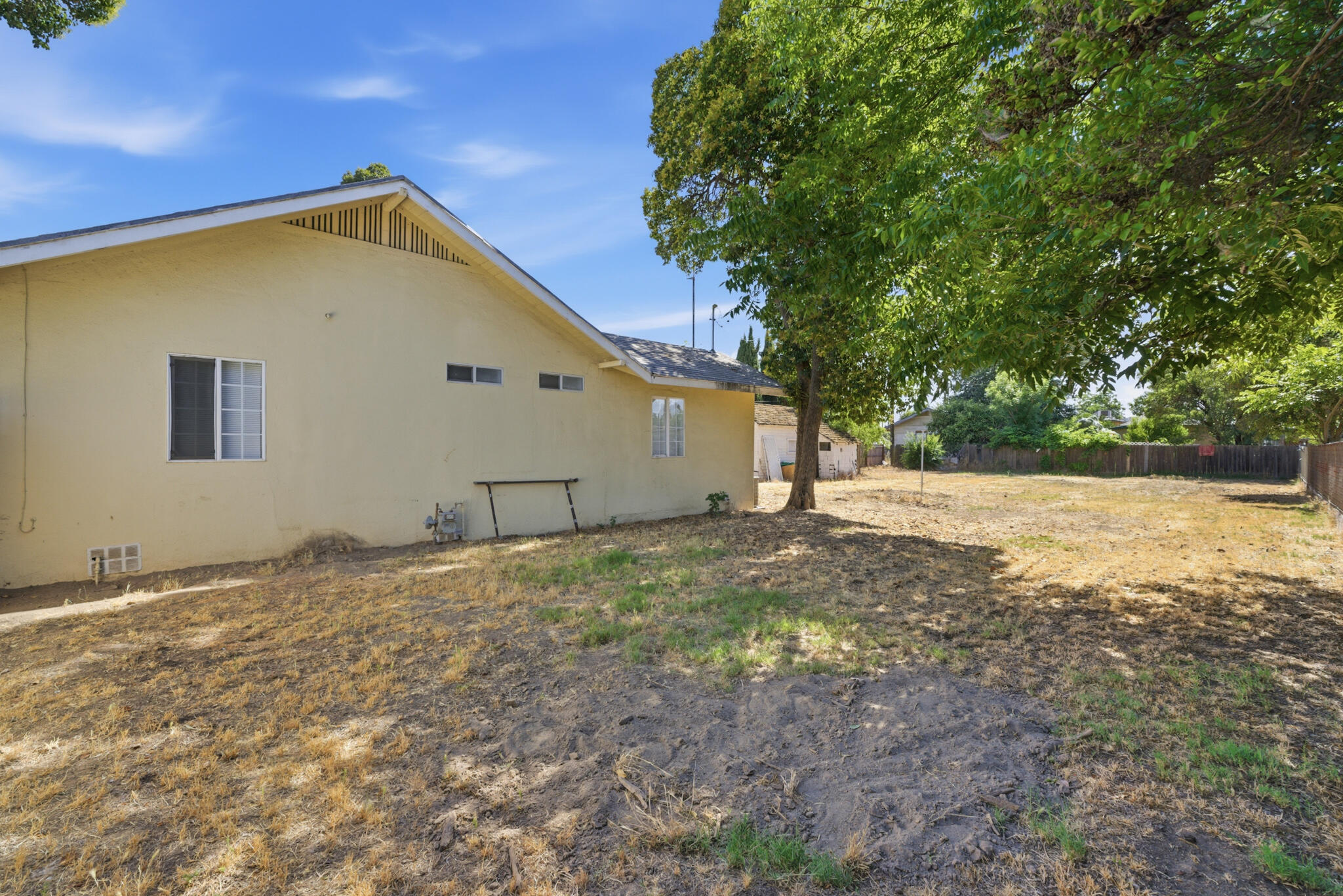 723 S Locust St, Visalia, CA 93277