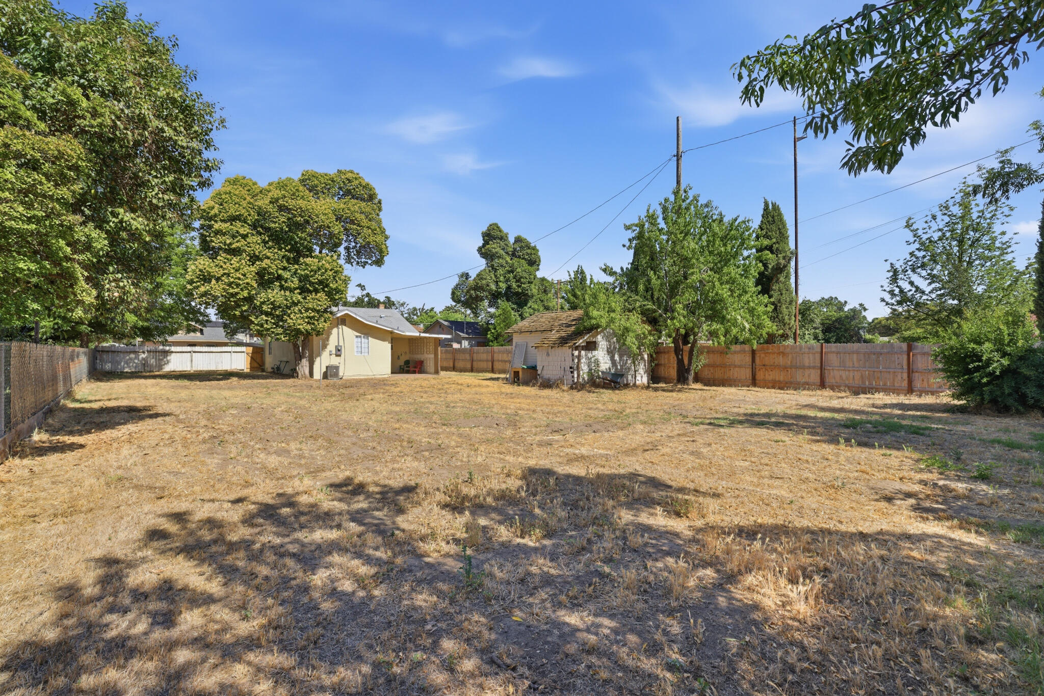 723 S Locust St, Visalia, CA 93277