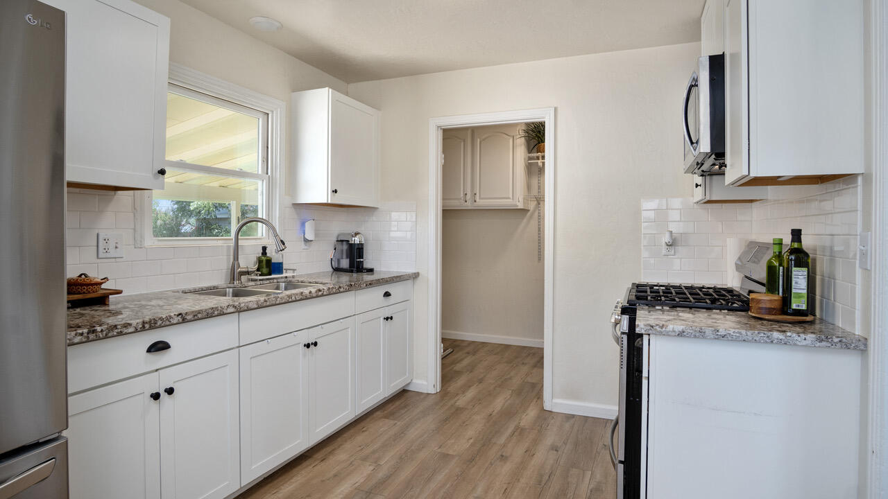 1805 W Kenmore Dr, Fresno, CA 93703