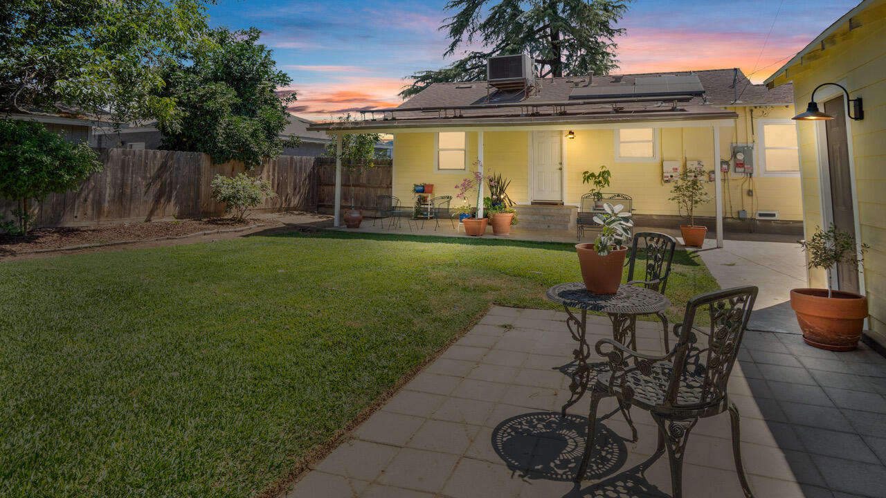 1805 W Kenmore Dr, Fresno, CA 93703