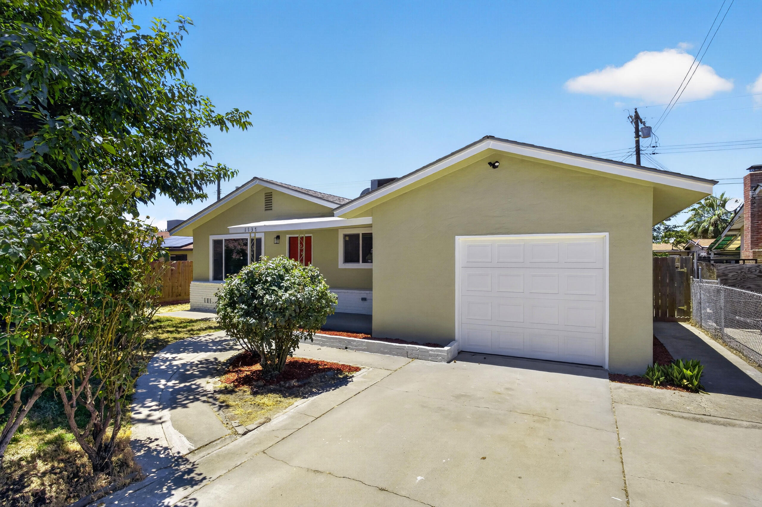 1137 N Gowdy St, Visalia, CA 93292