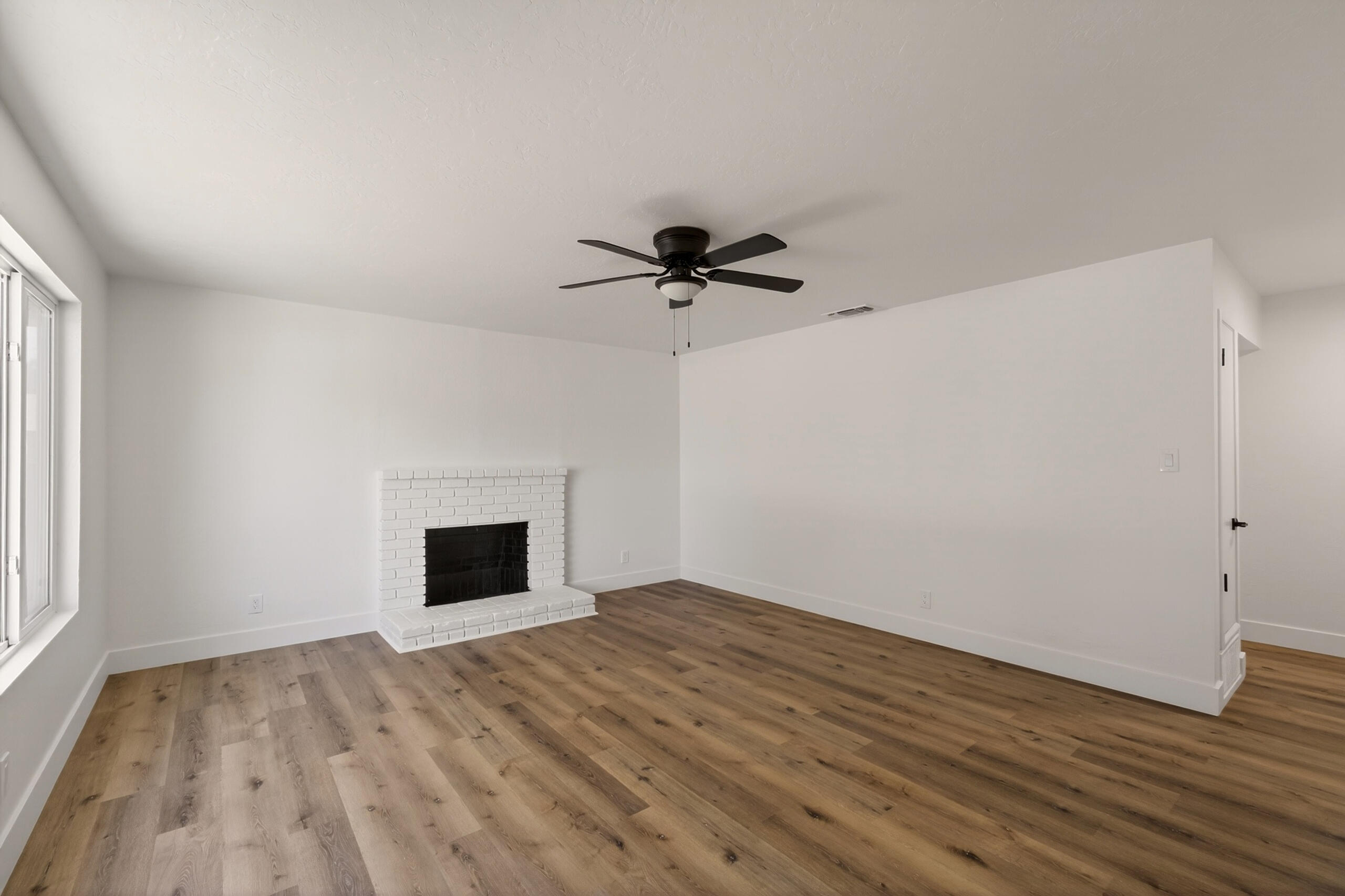 1137 N Gowdy St, Visalia, CA 93292