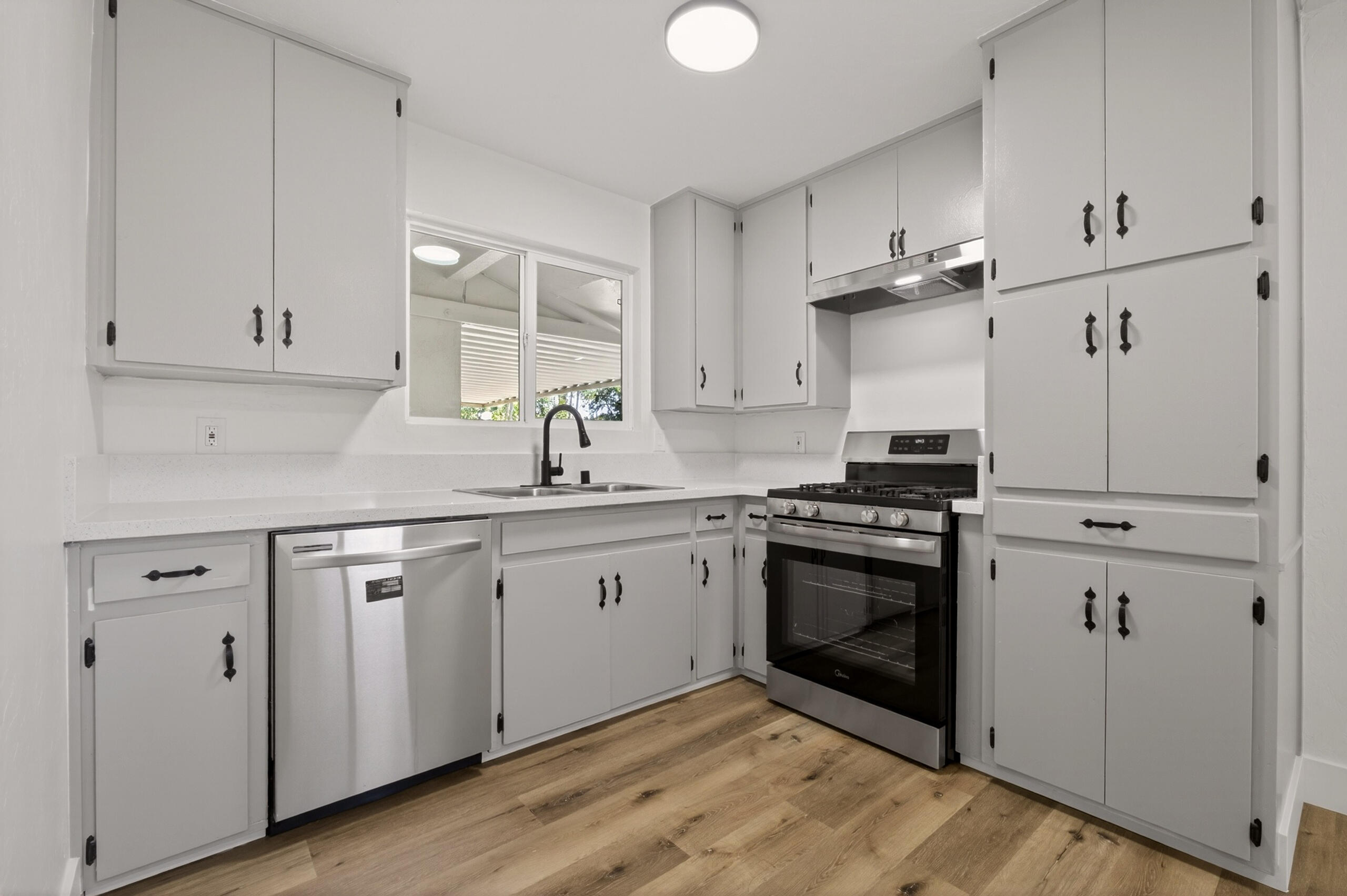 1137 N Gowdy St, Visalia, CA 93292