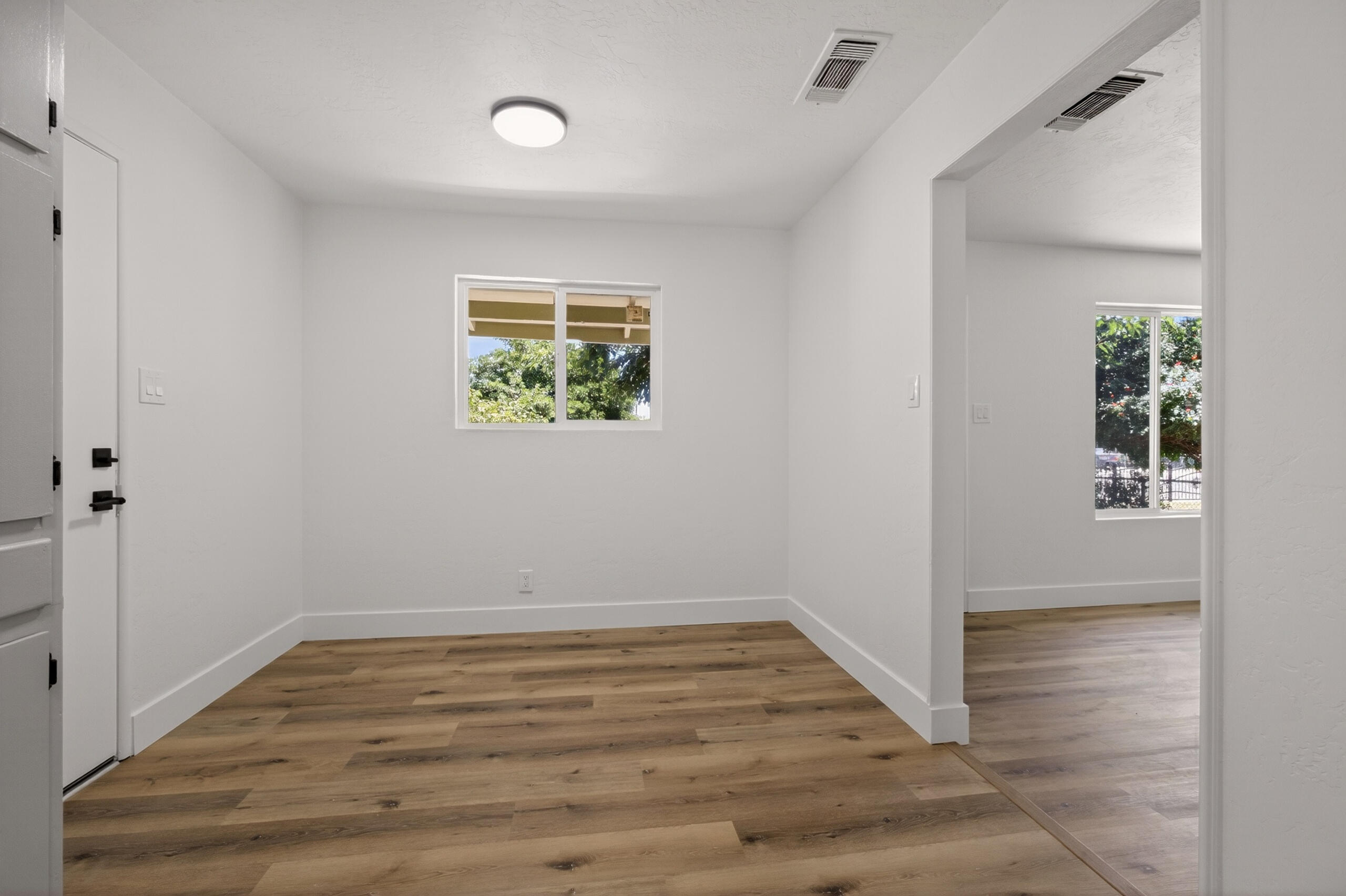 1137 N Gowdy St, Visalia, CA 93292