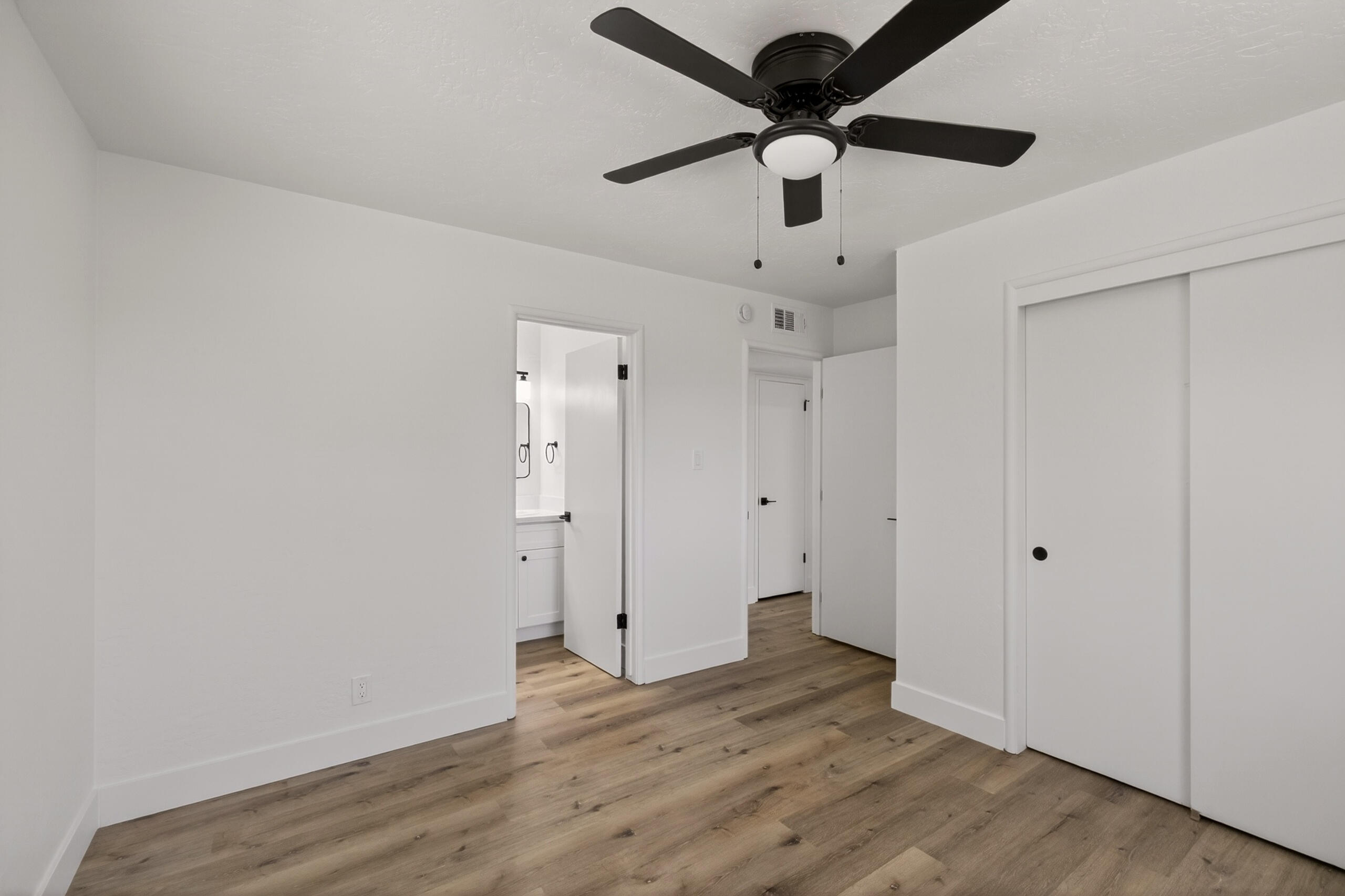 1137 N Gowdy St, Visalia, CA 93292