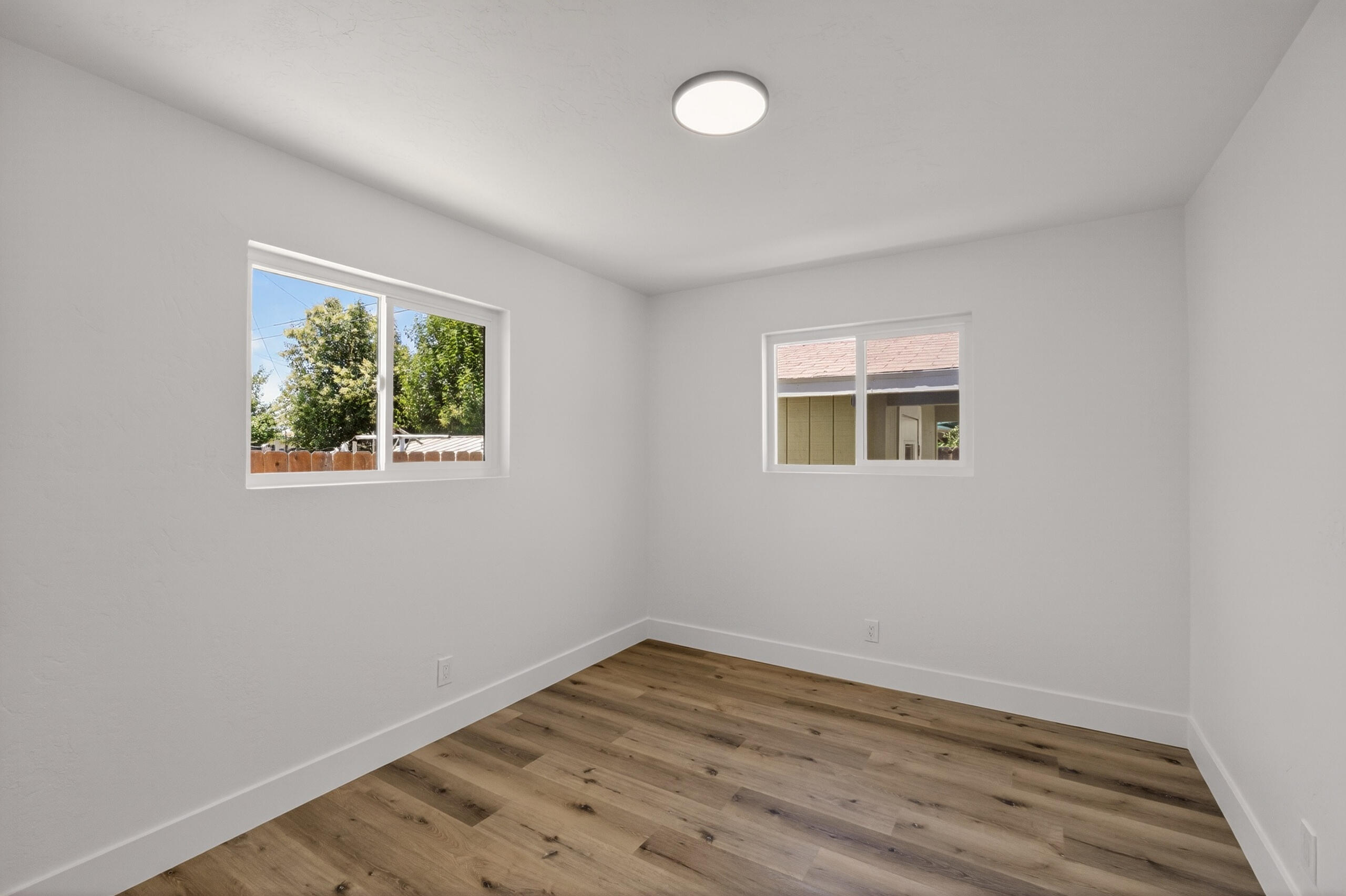 1137 N Gowdy St, Visalia, CA 93292