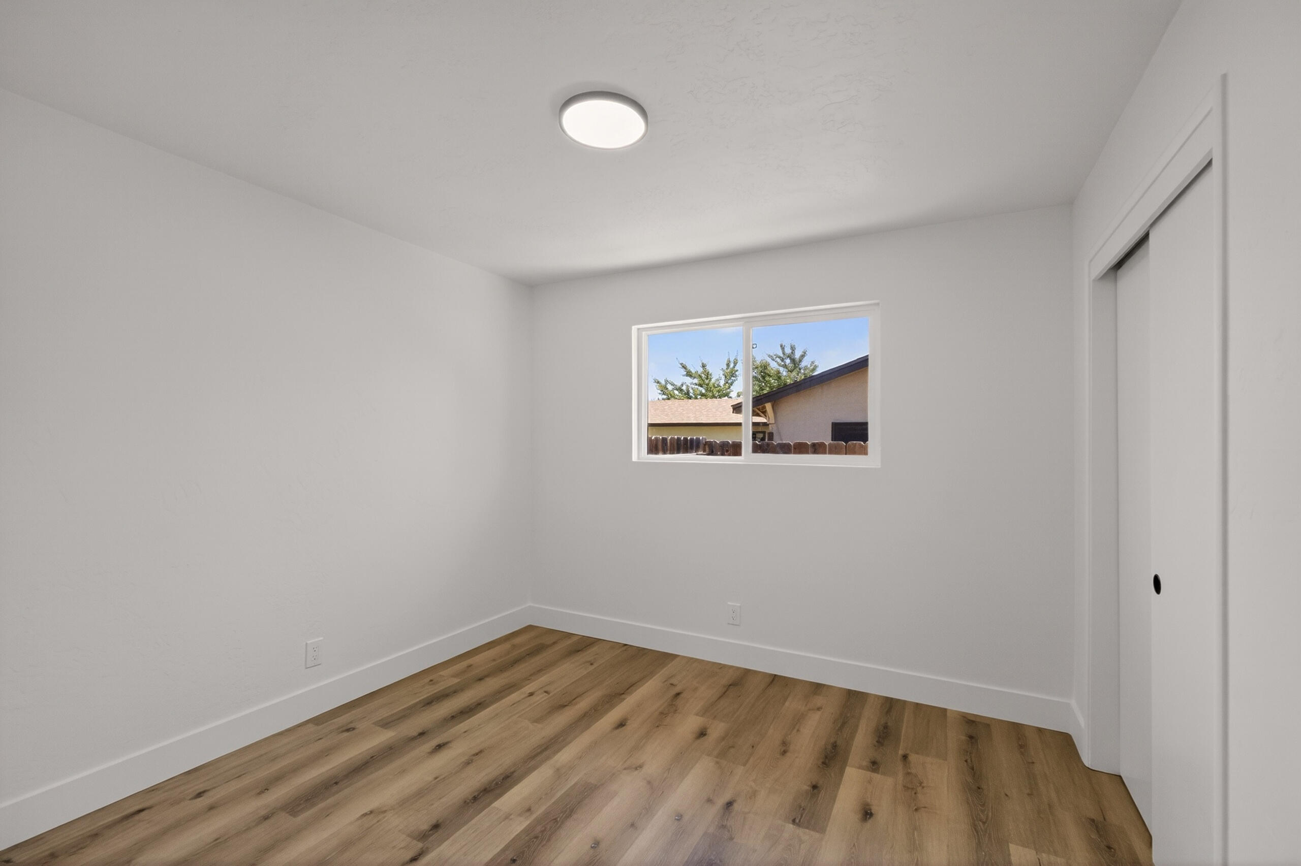 1137 N Gowdy St, Visalia, CA 93292