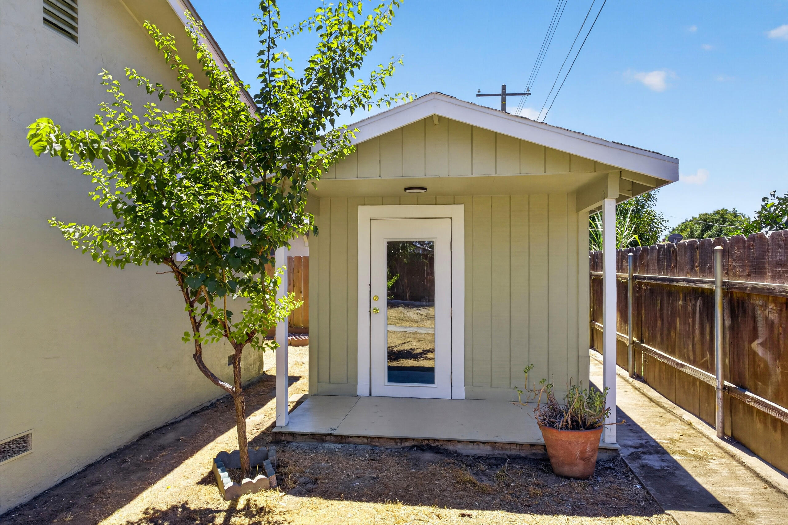 1137 N Gowdy St, Visalia, CA 93292