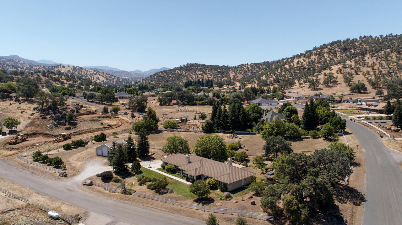16657 Thomas Dr, Springville, CA 93265