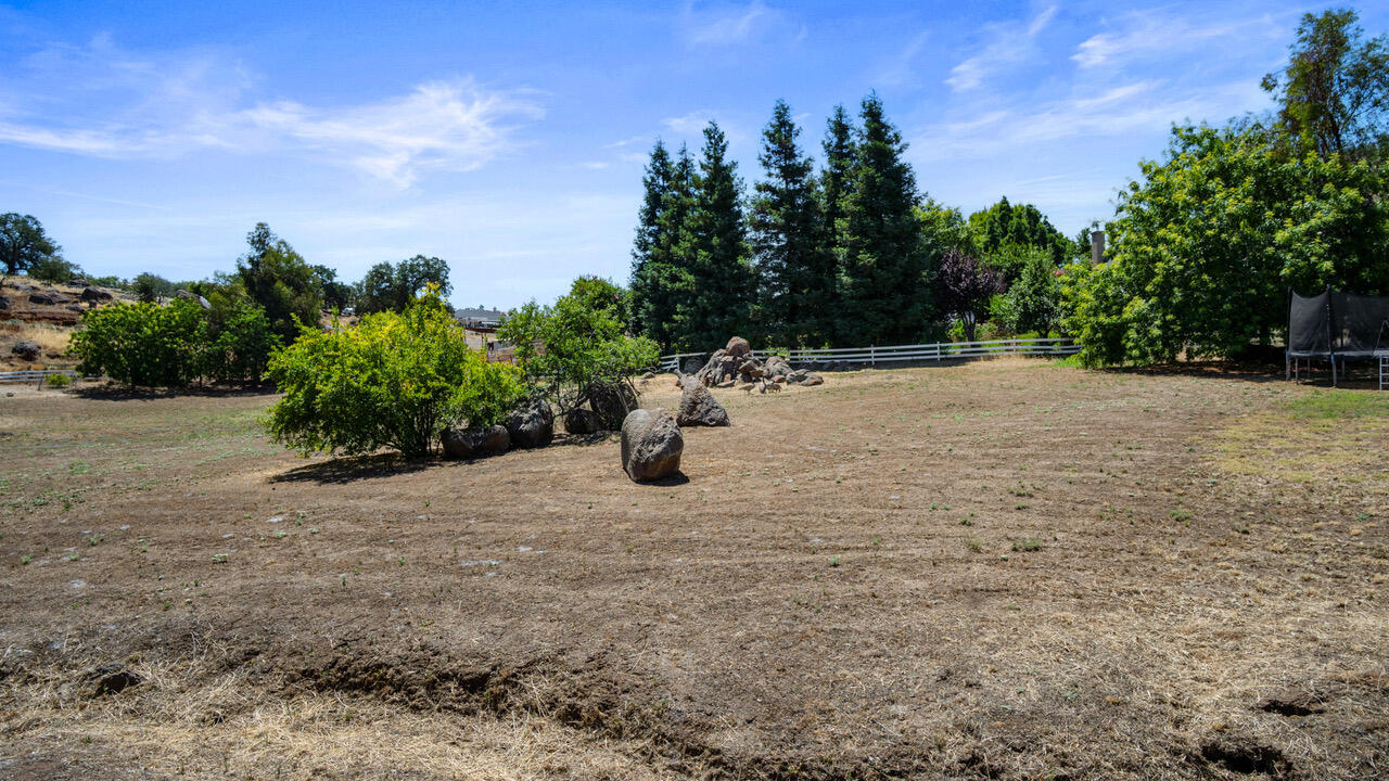 16657 Thomas Dr, Springville, CA 93265