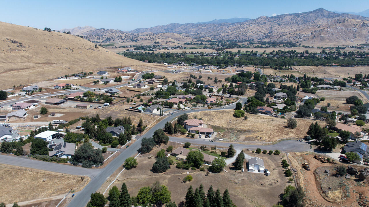16657 Thomas Dr, Springville, CA 93265