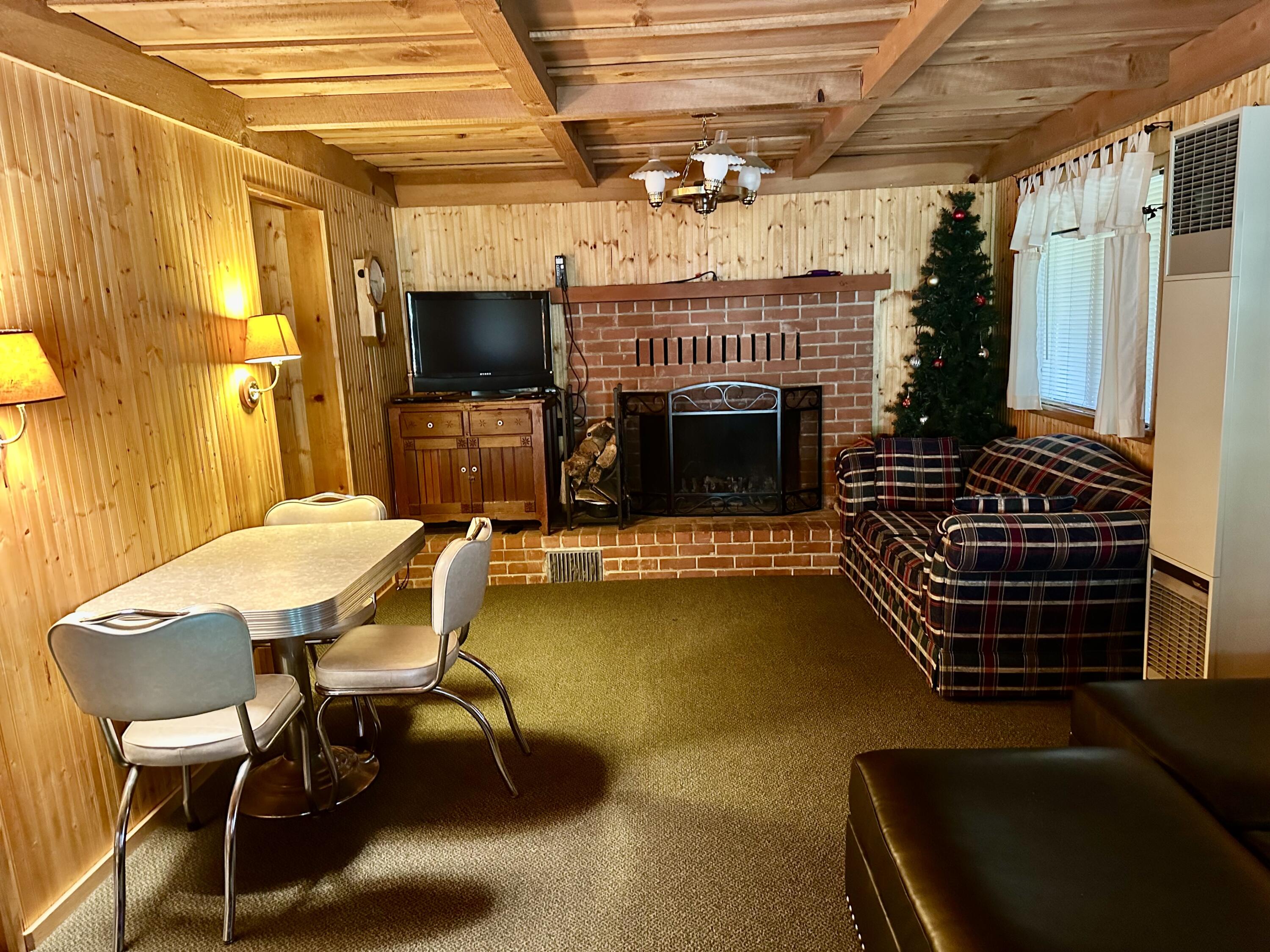 498 Brook Dr, Springville, CA 93265