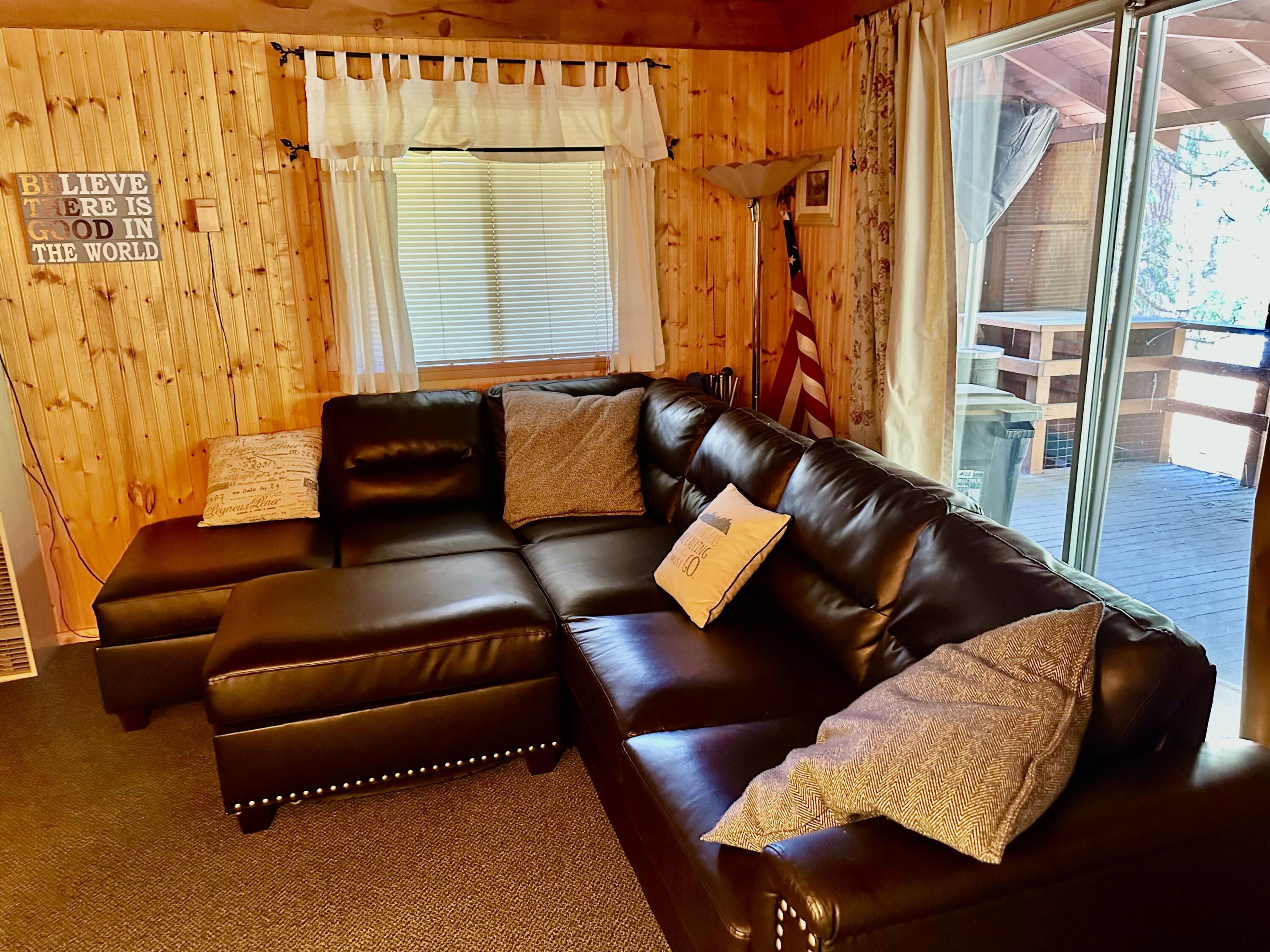 498 Brook Dr, Springville, CA 93265