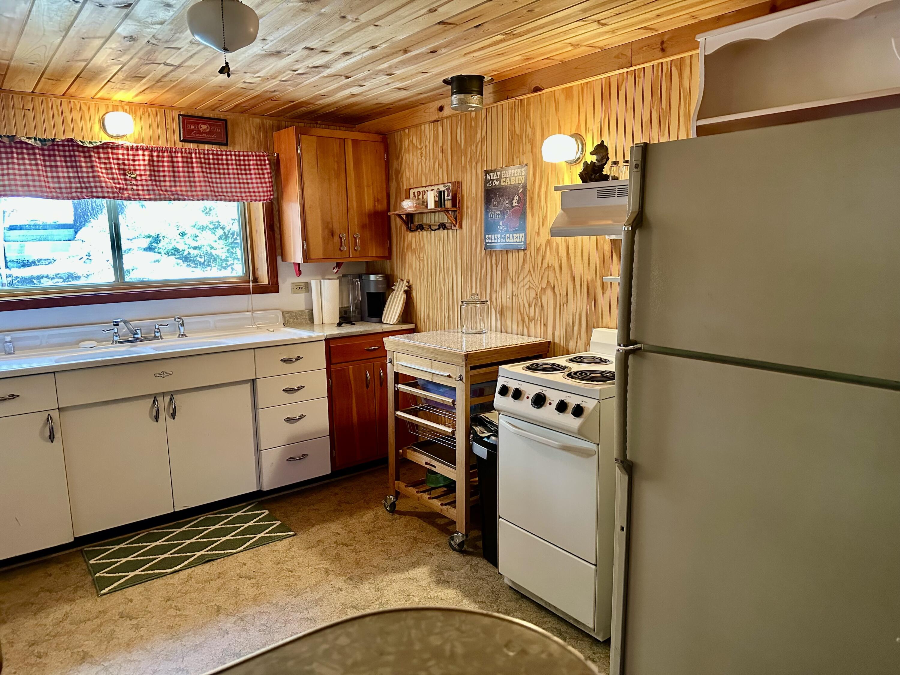 498 Brook Dr, Springville, CA 93265