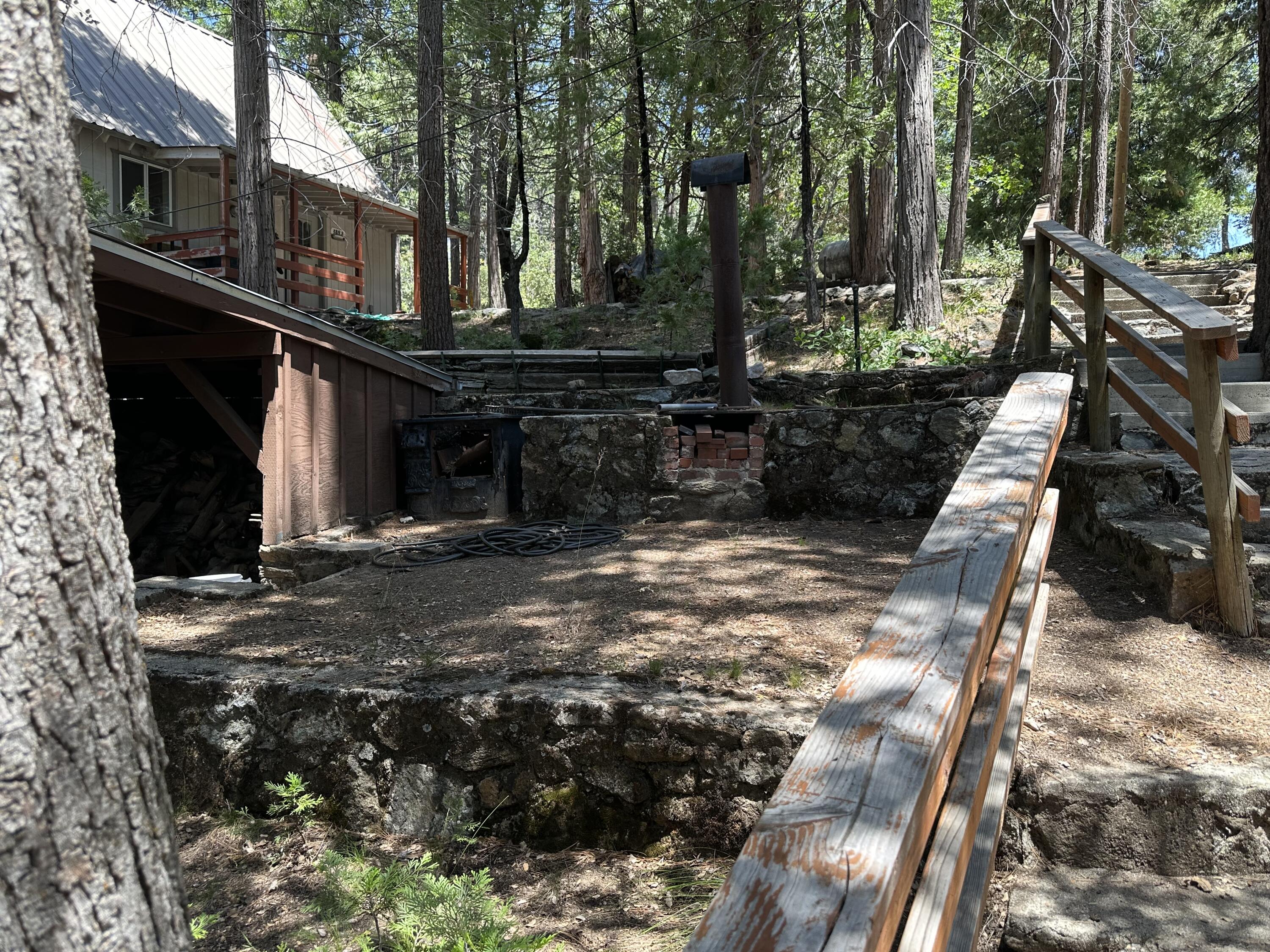 498 Brook Dr, Springville, CA 93265