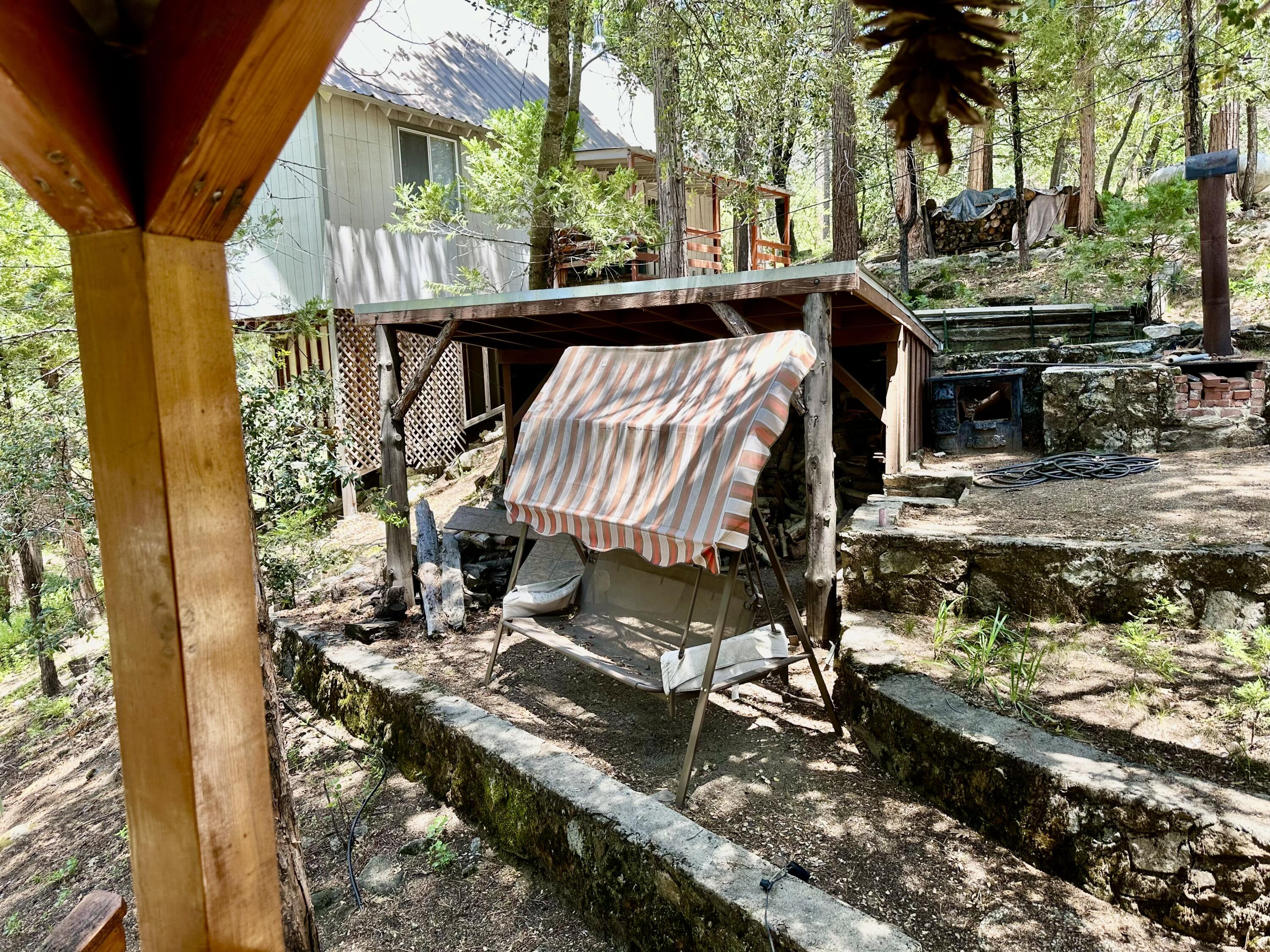 498 Brook Dr, Springville, CA 93265