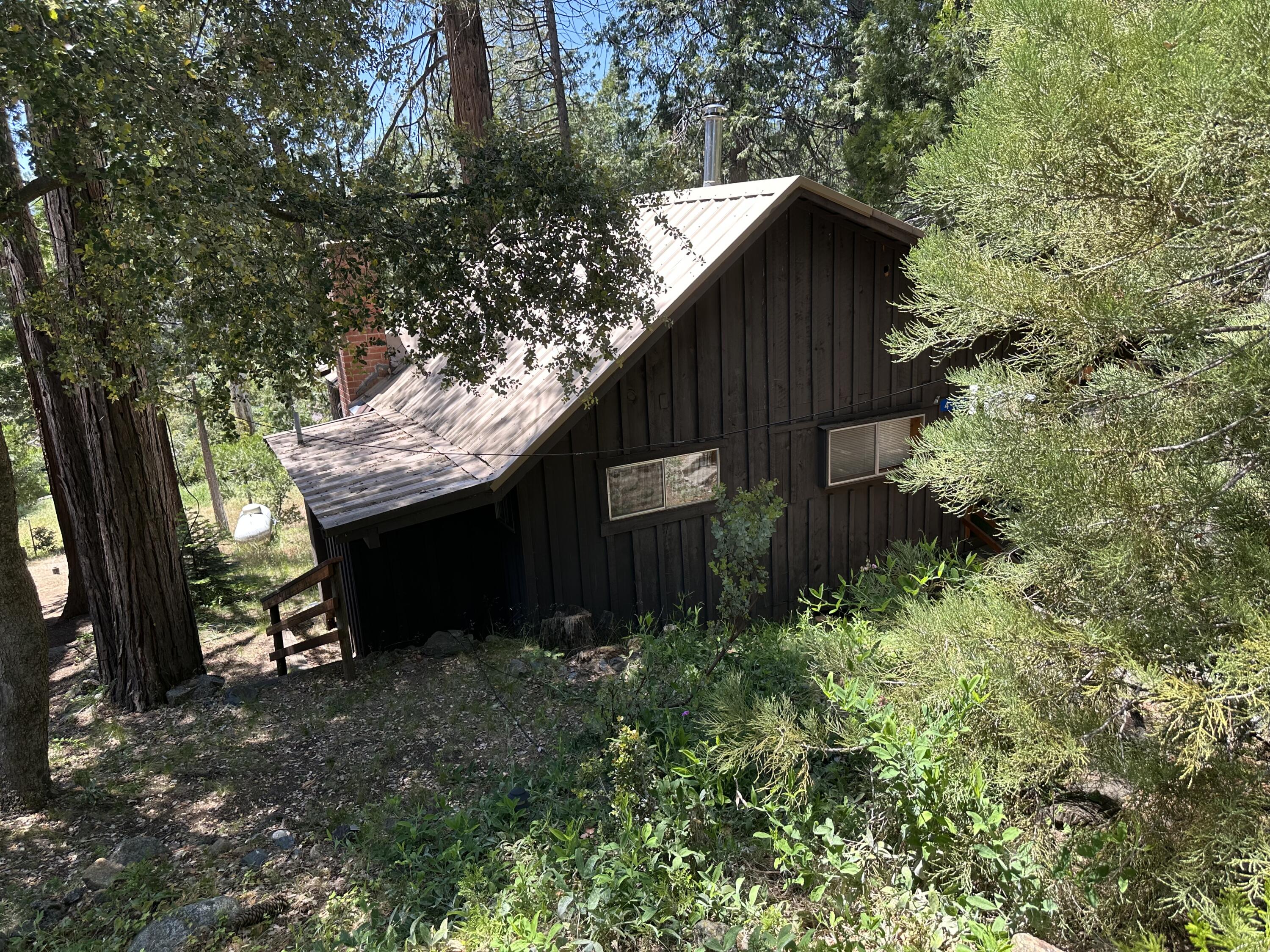498 Brook Dr, Springville, CA 93265