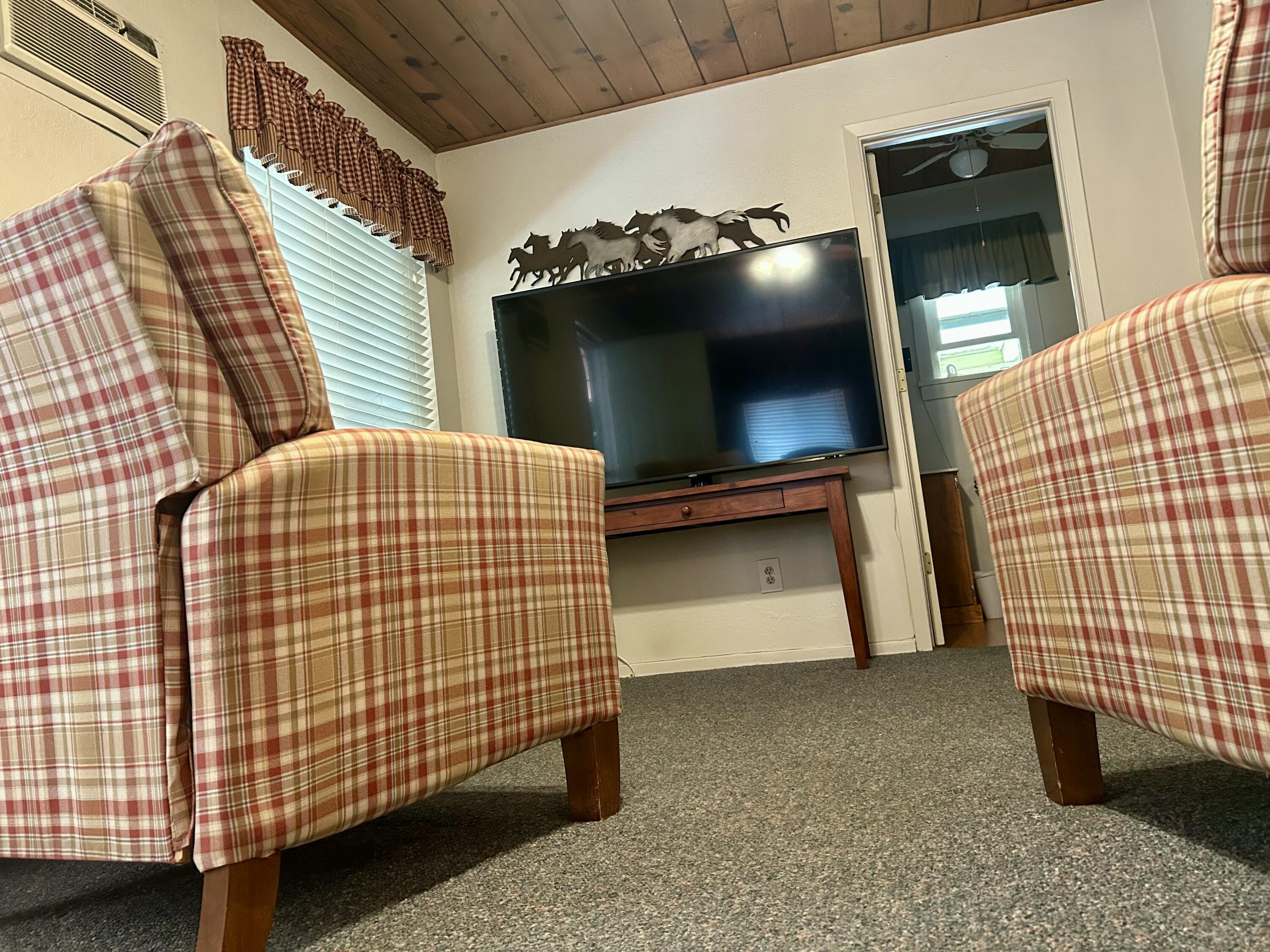 44079 Pine Flat Dr, California Hot Springs, CA 93207
