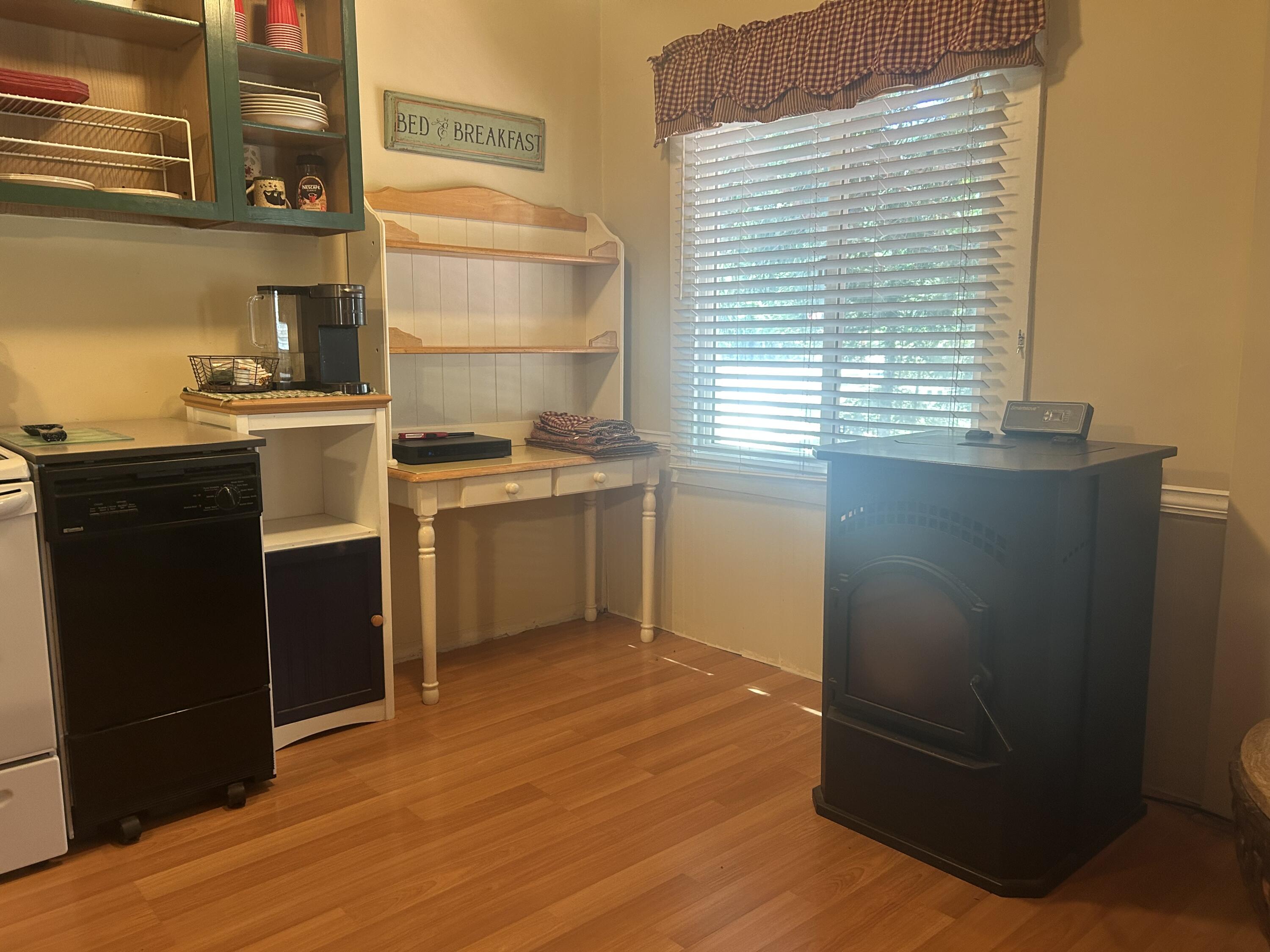 44079 Pine Flat Dr, California Hot Springs, CA 93207