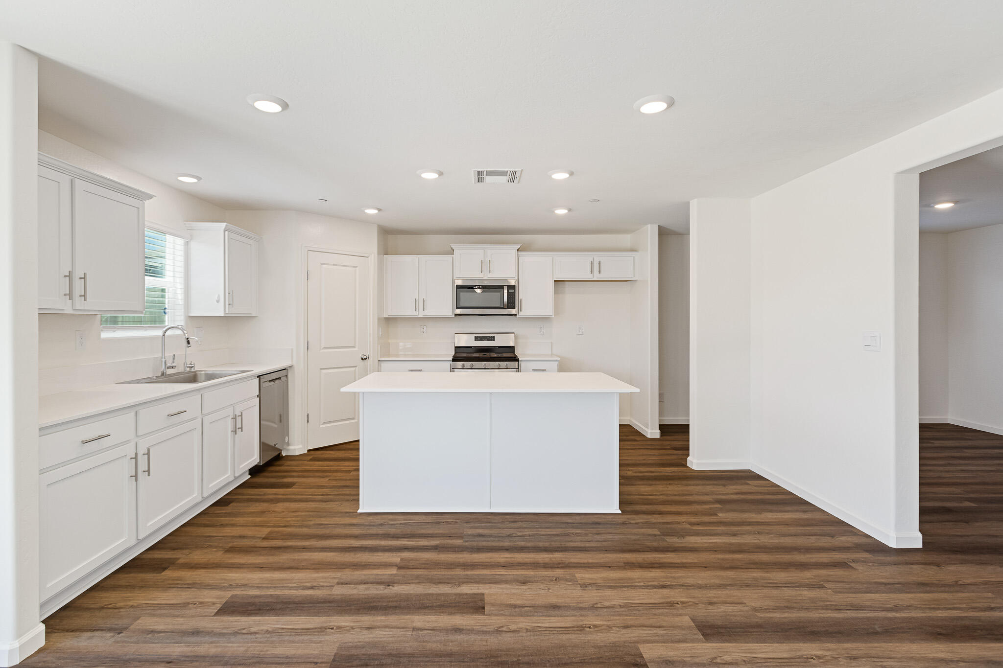 935 E Cameron Ave, Visalia, CA 93292