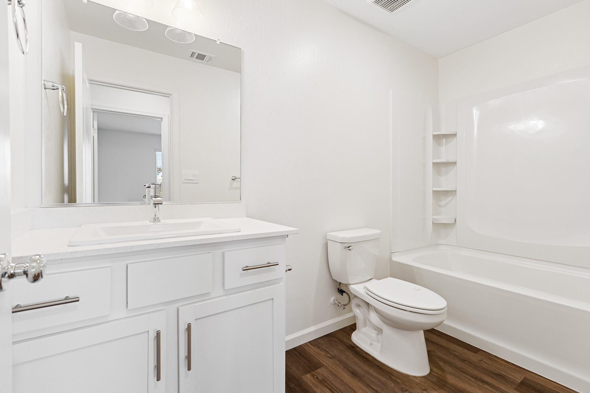 935 E Cameron Ave, Visalia, CA 93292