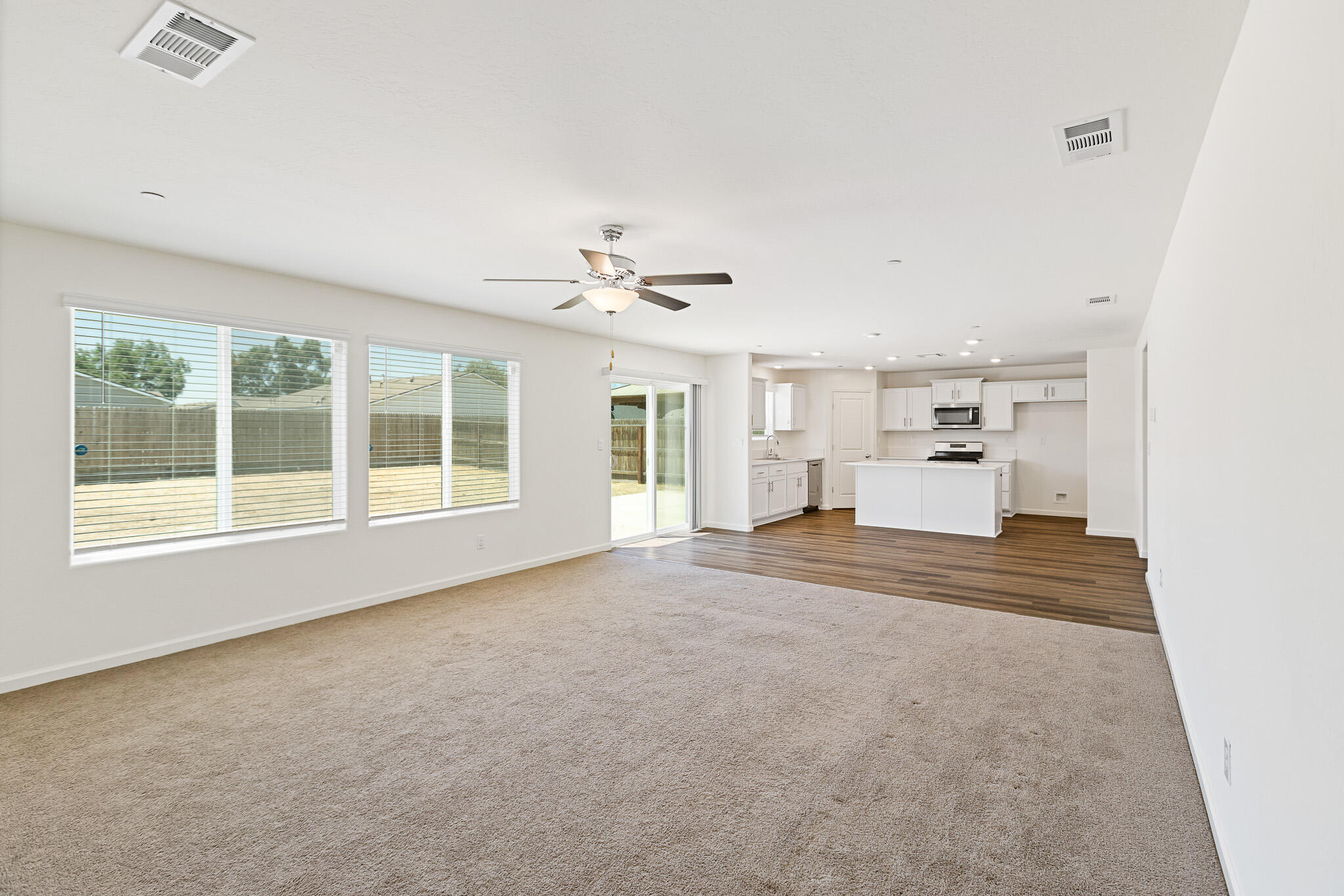 935 E Cameron Ave, Visalia, CA 93292