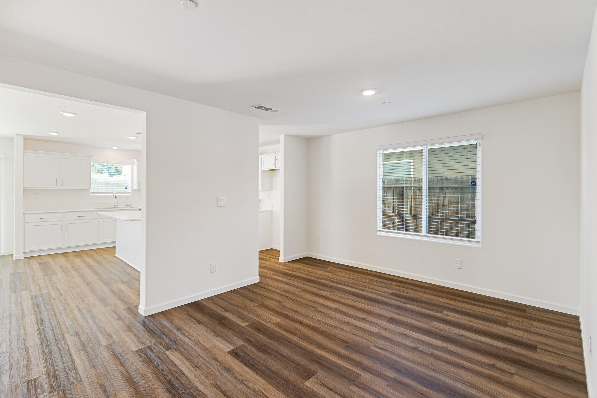 935 E Cameron Ave, Visalia, CA 93292
