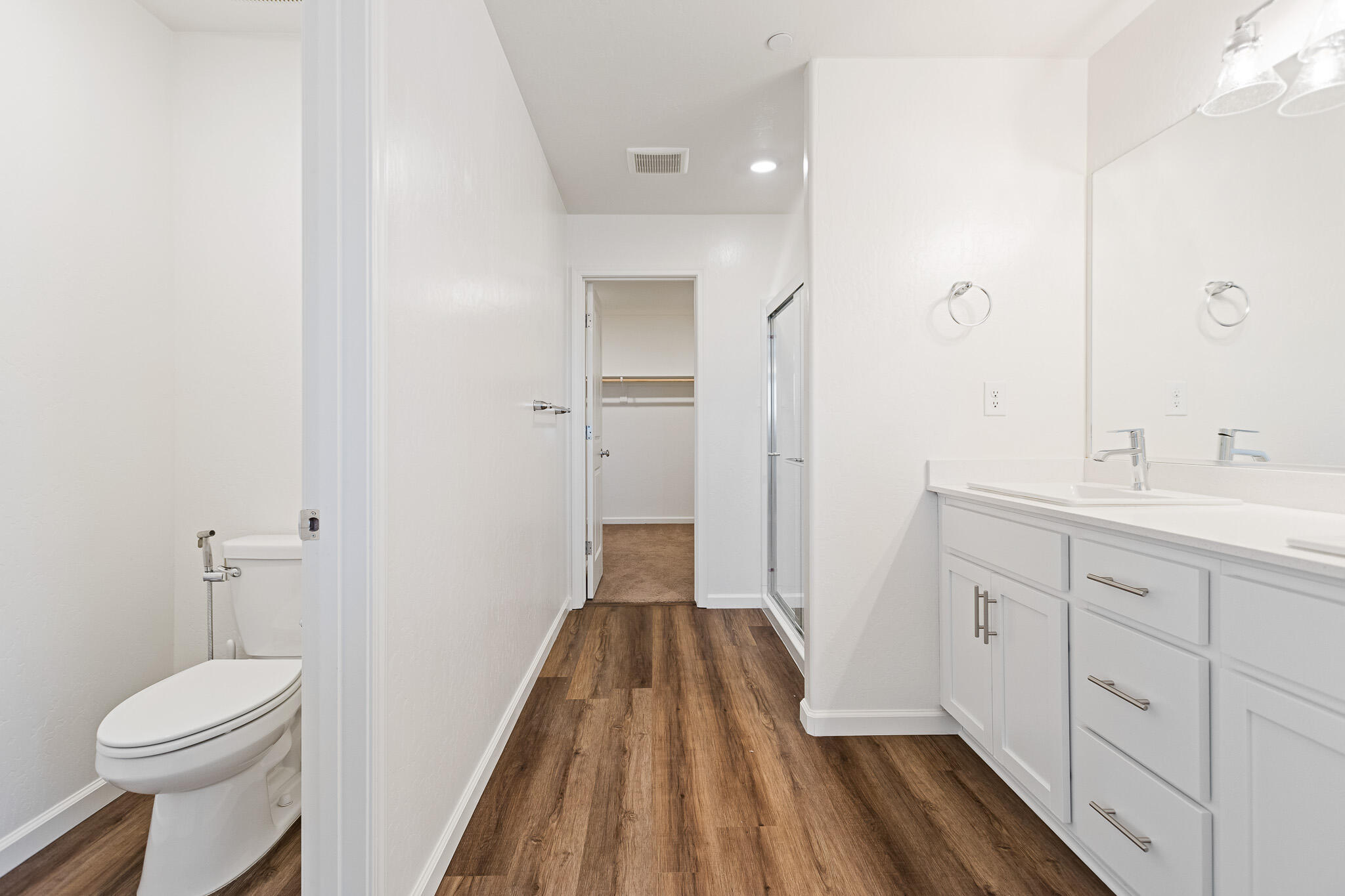 935 E Cameron Ave, Visalia, CA 93292