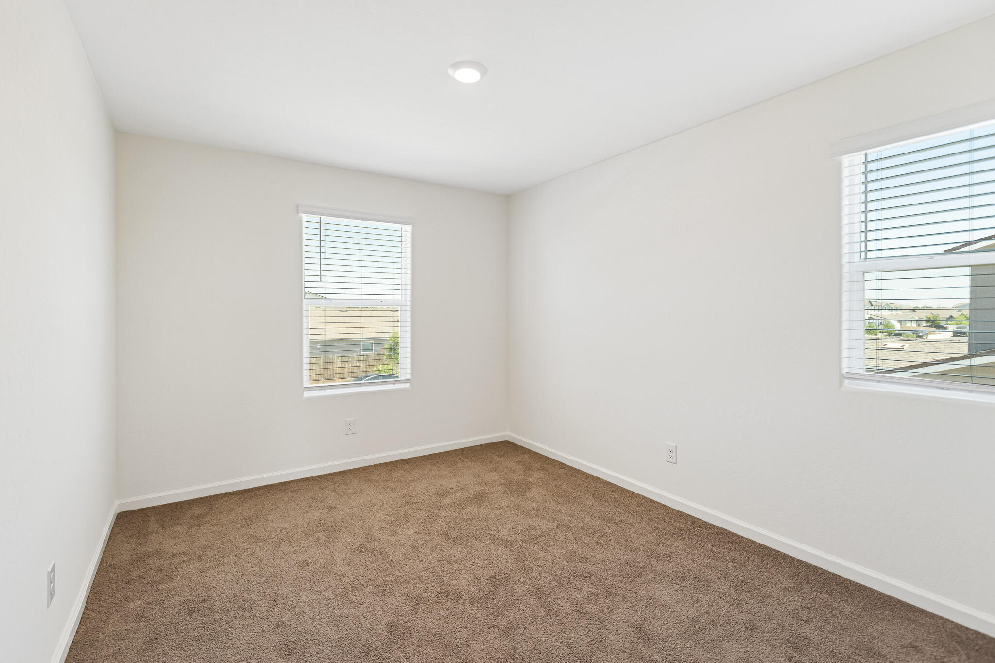 935 E Cameron Ave, Visalia, CA 93292