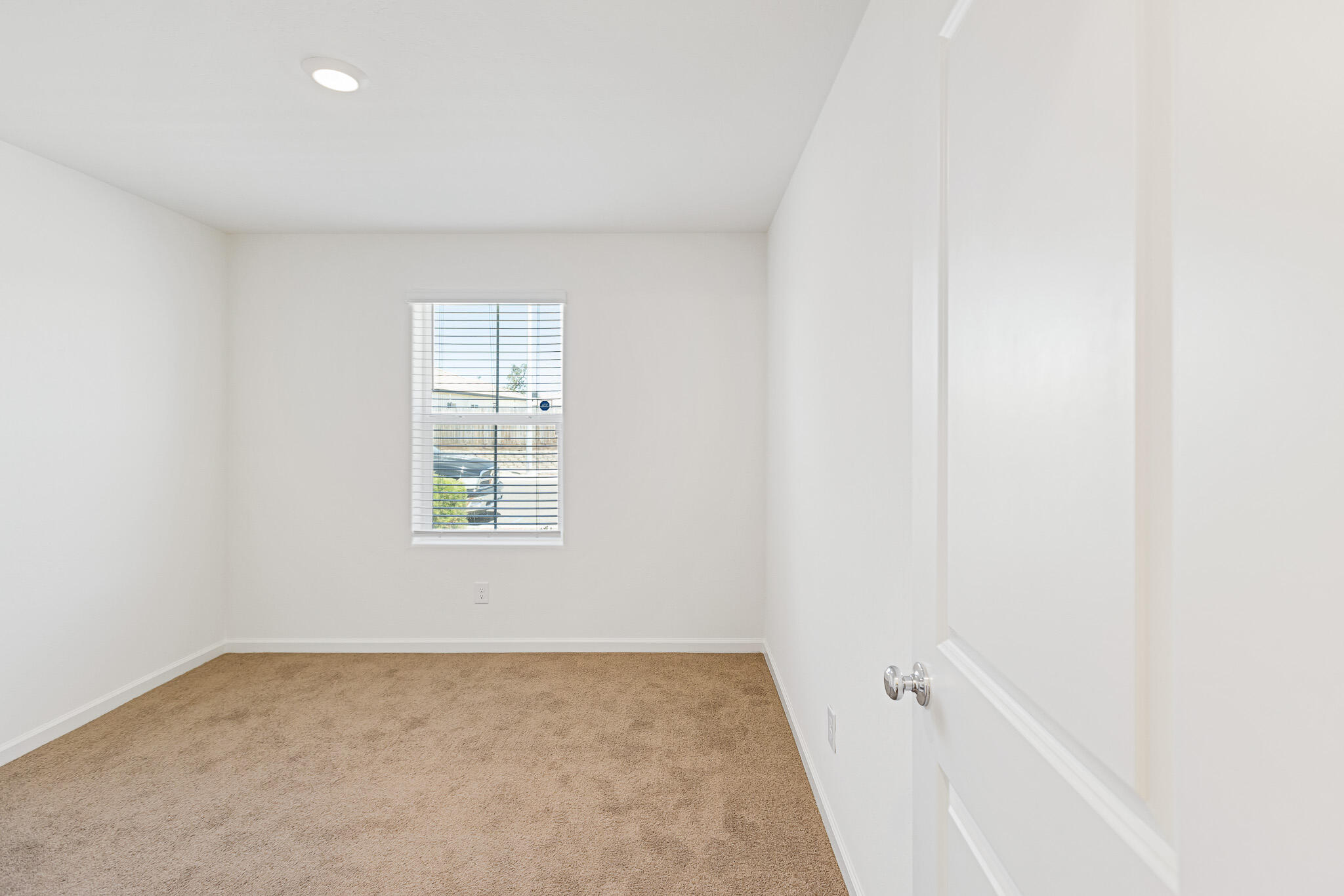 935 E Cameron Ave, Visalia, CA 93292