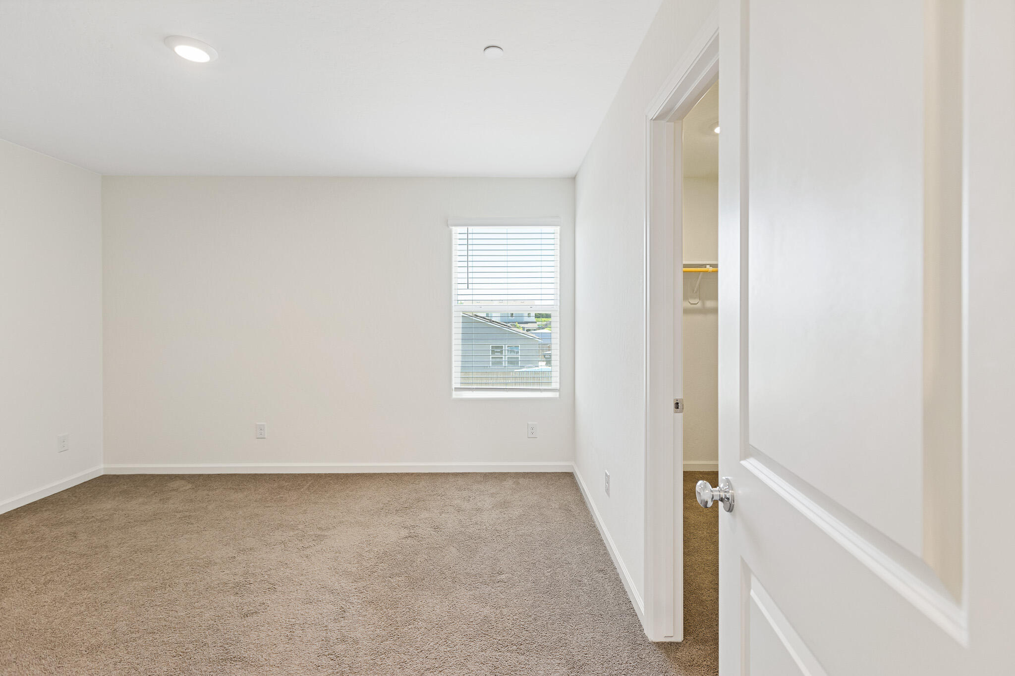 935 E Cameron Ave, Visalia, CA 93292