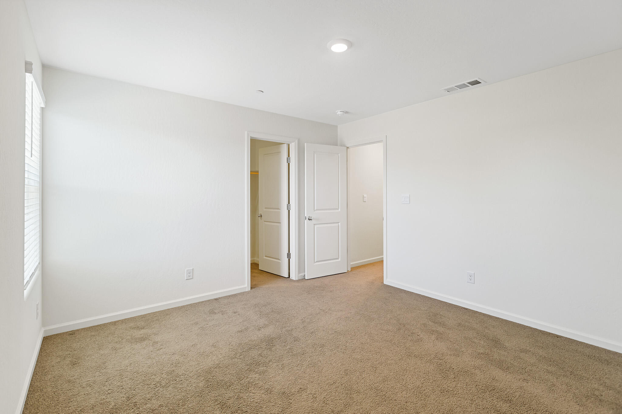 935 E Cameron Ave, Visalia, CA 93292