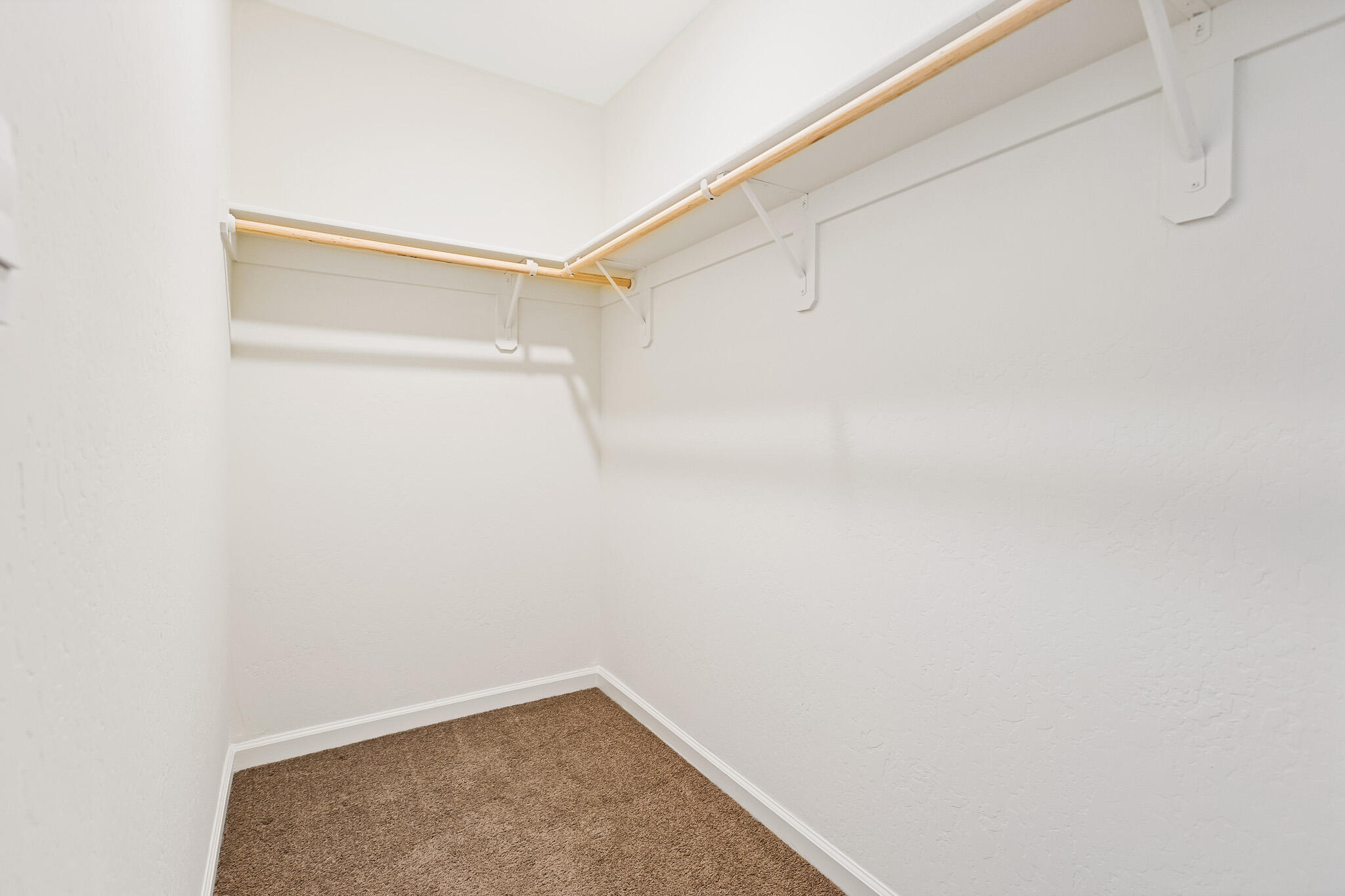 935 E Cameron Ave, Visalia, CA 93292