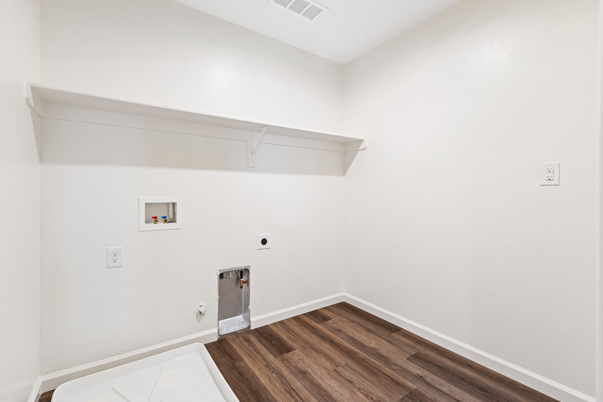 935 E Cameron Ave, Visalia, CA 93292