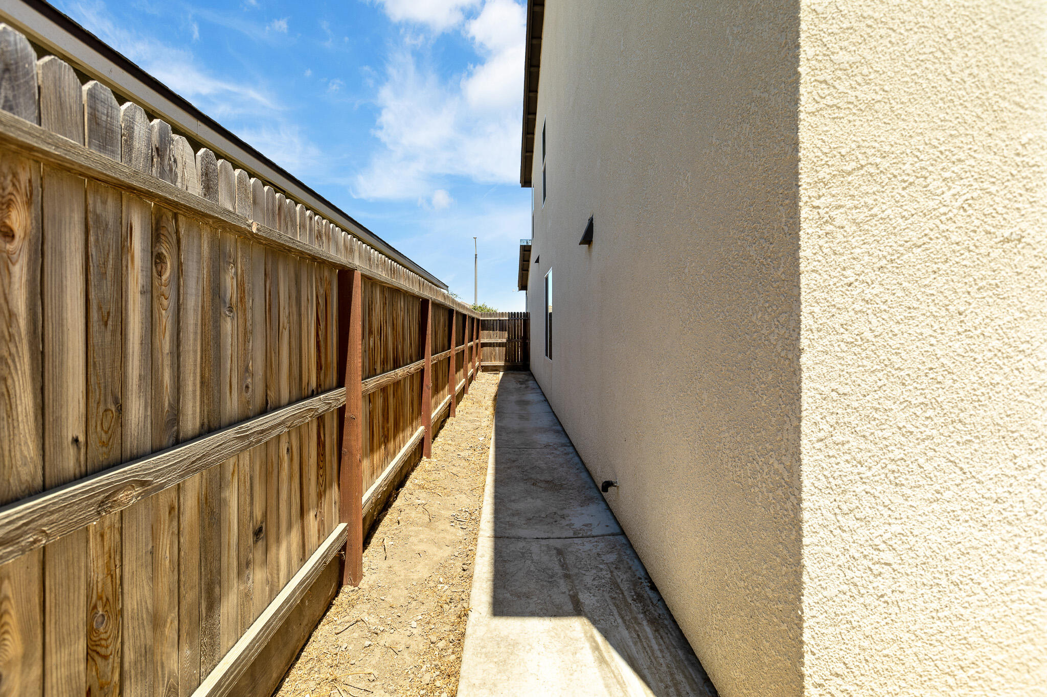 935 E Cameron Ave, Visalia, CA 93292