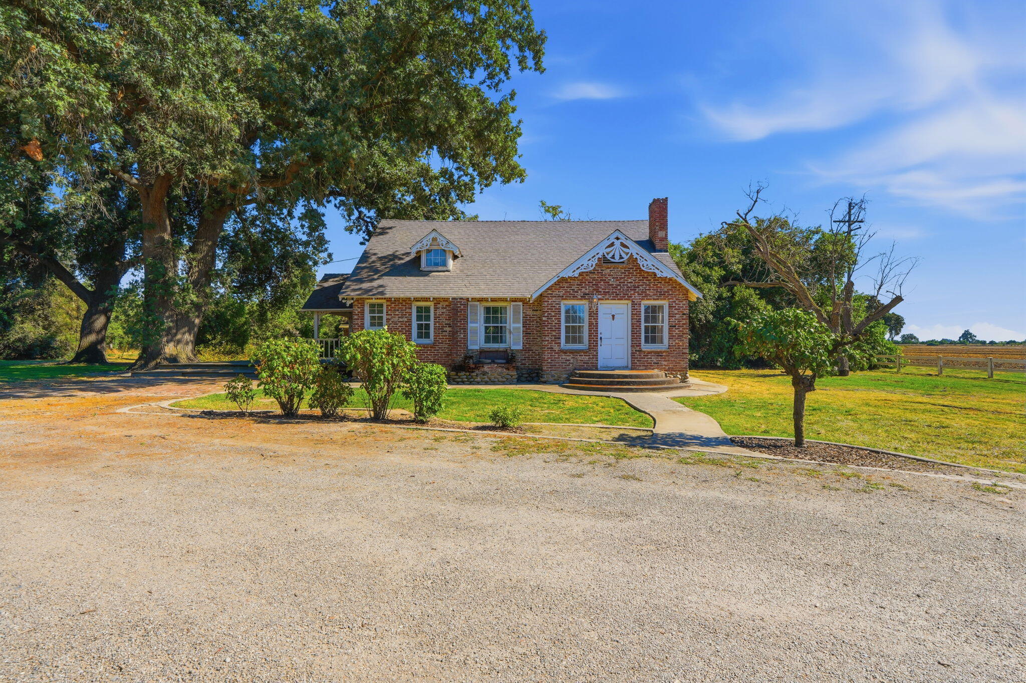 21530 Tiburcio Ave, Laton, CA 93242
