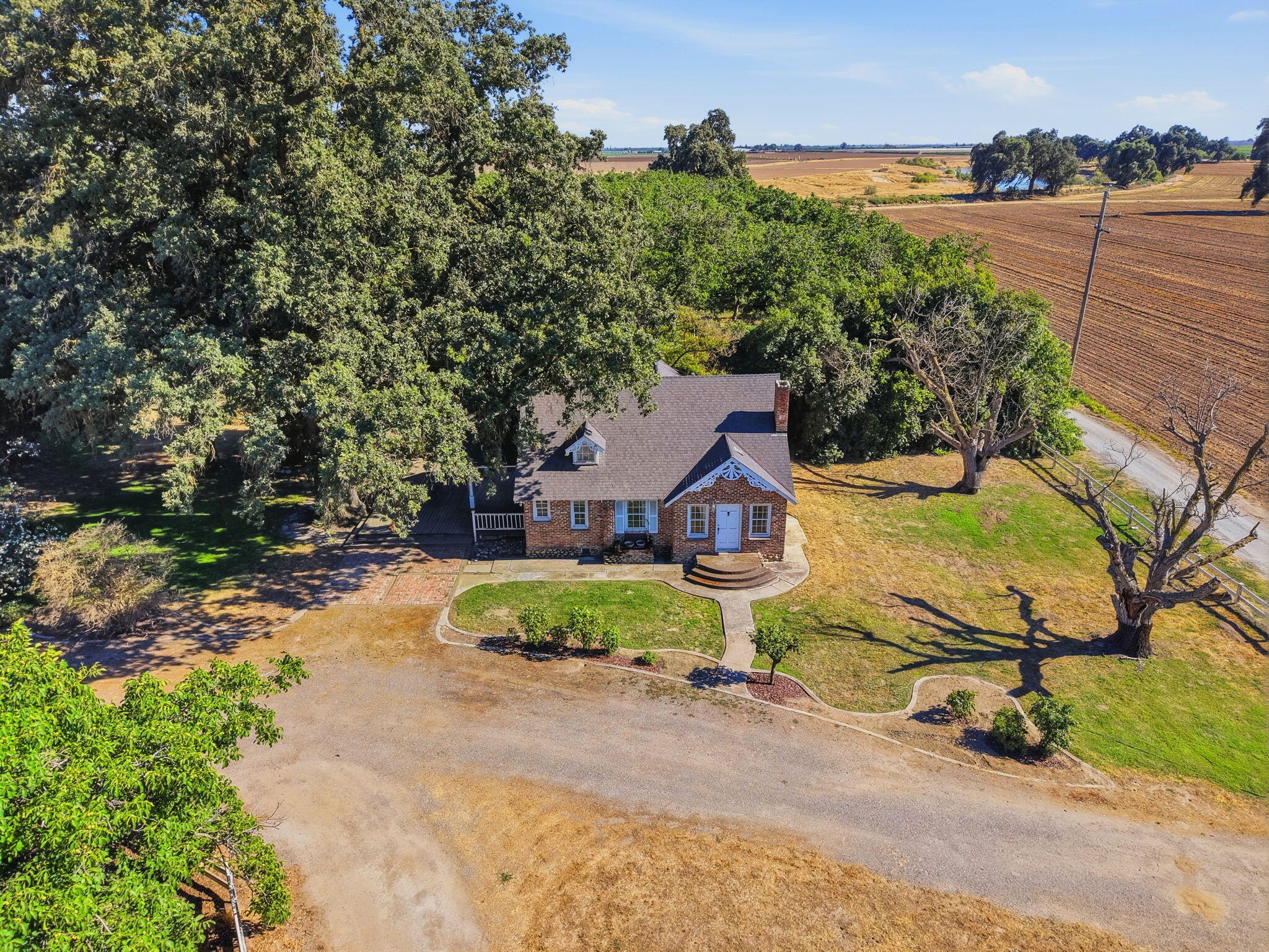 21530 Tiburcio Ave, Laton, CA 93242