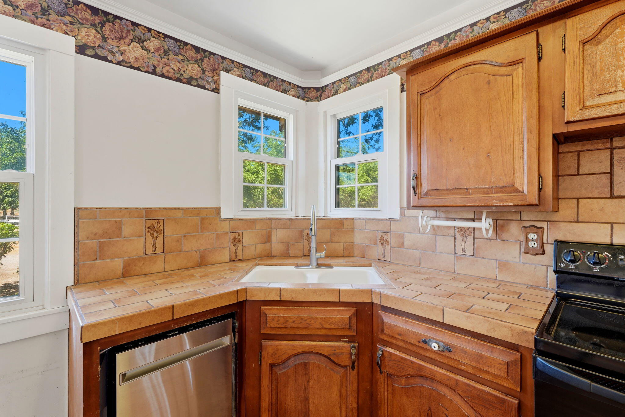 21530 Tiburcio Ave, Laton, CA 93242