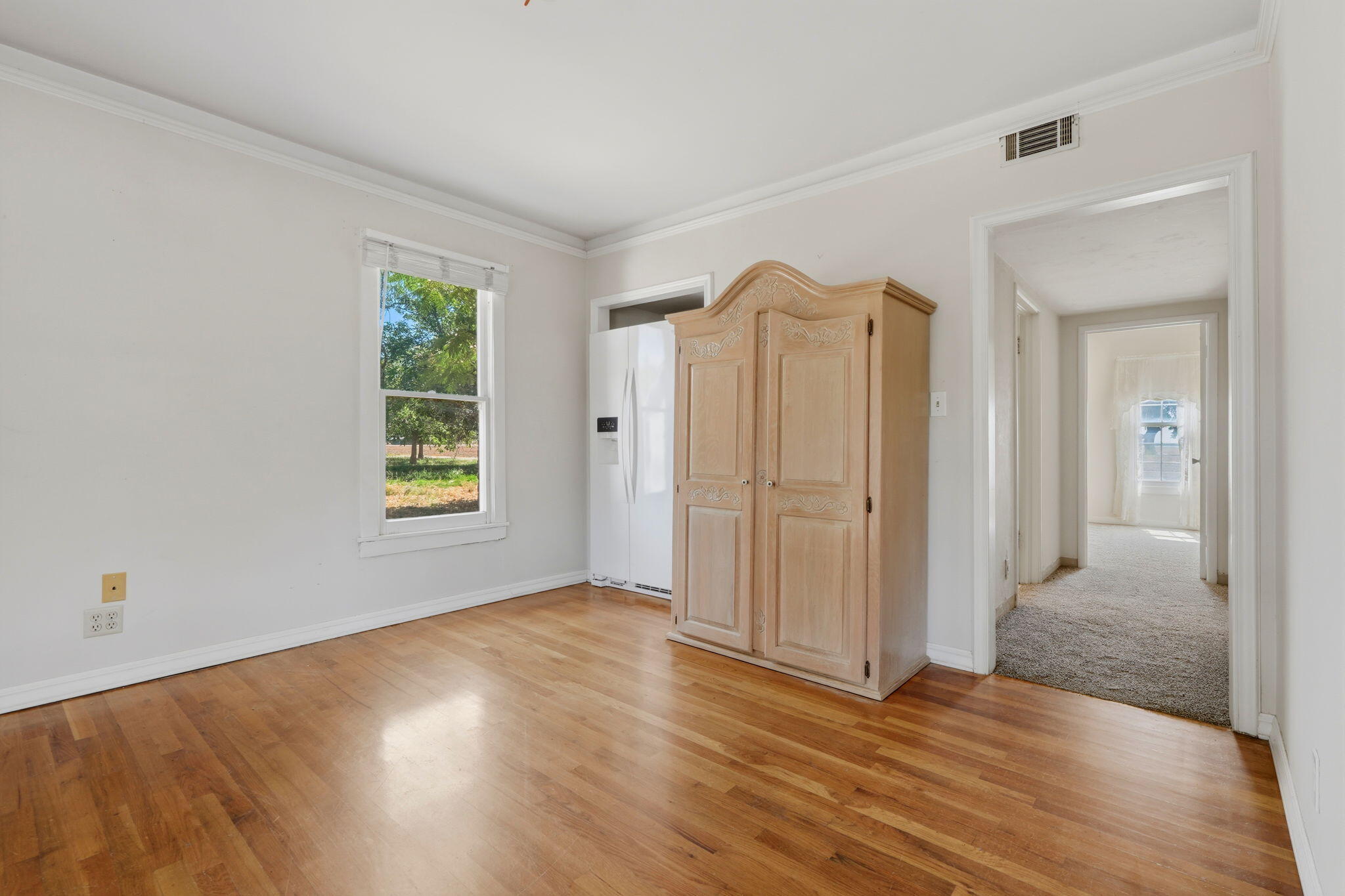 21530 Tiburcio Ave, Laton, CA 93242