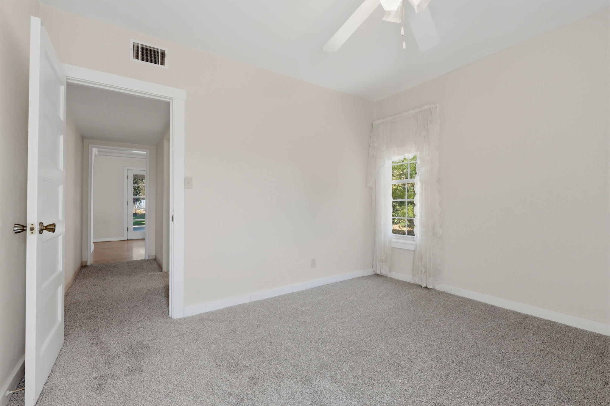 21530 Tiburcio Ave, Laton, CA 93242