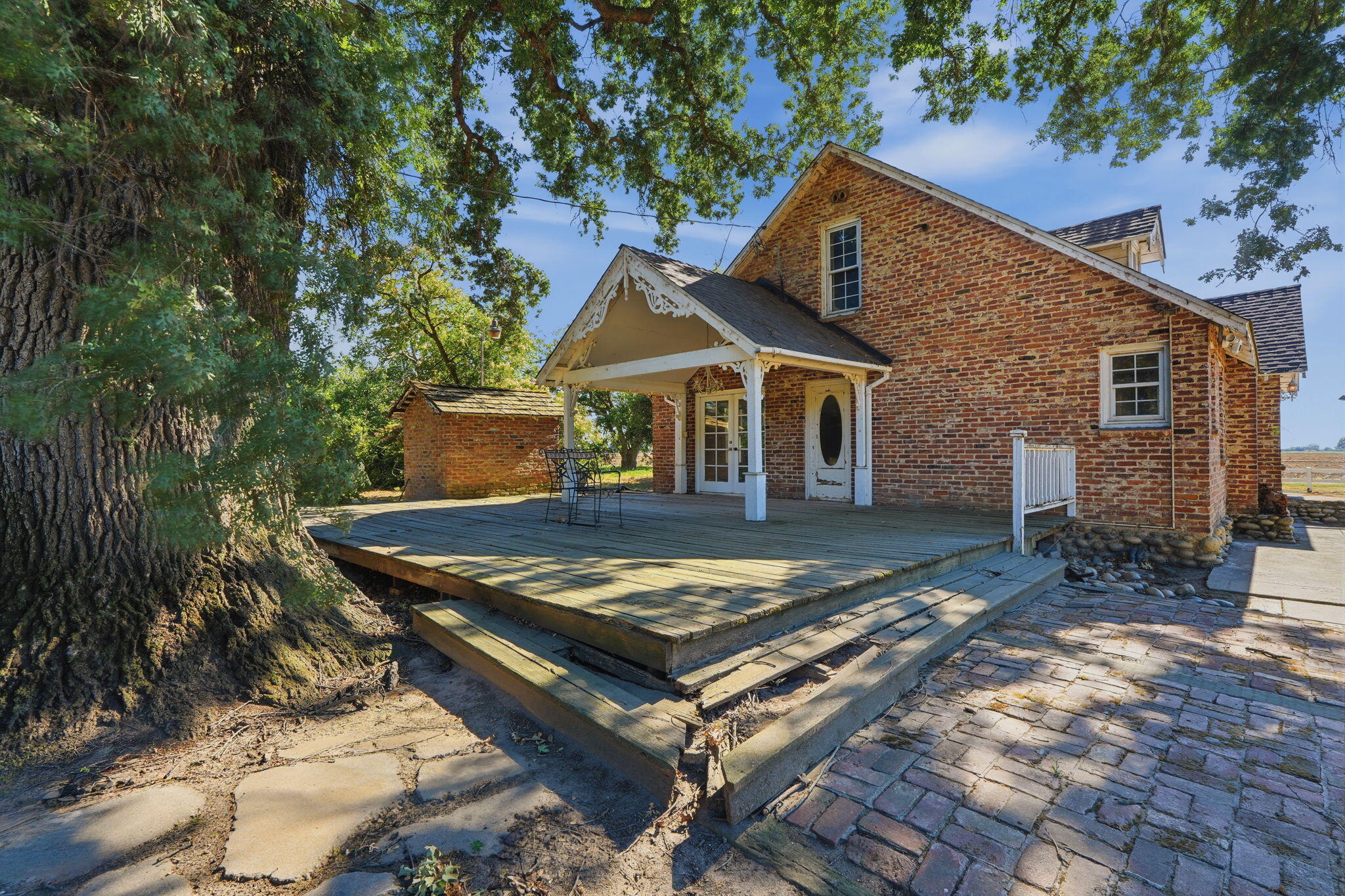 21530 Tiburcio Ave, Laton, CA 93242