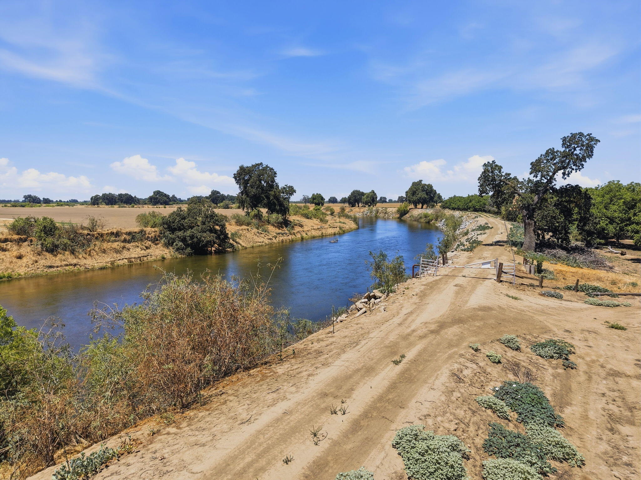 21530 Tiburcio Ave, Laton, CA 93242