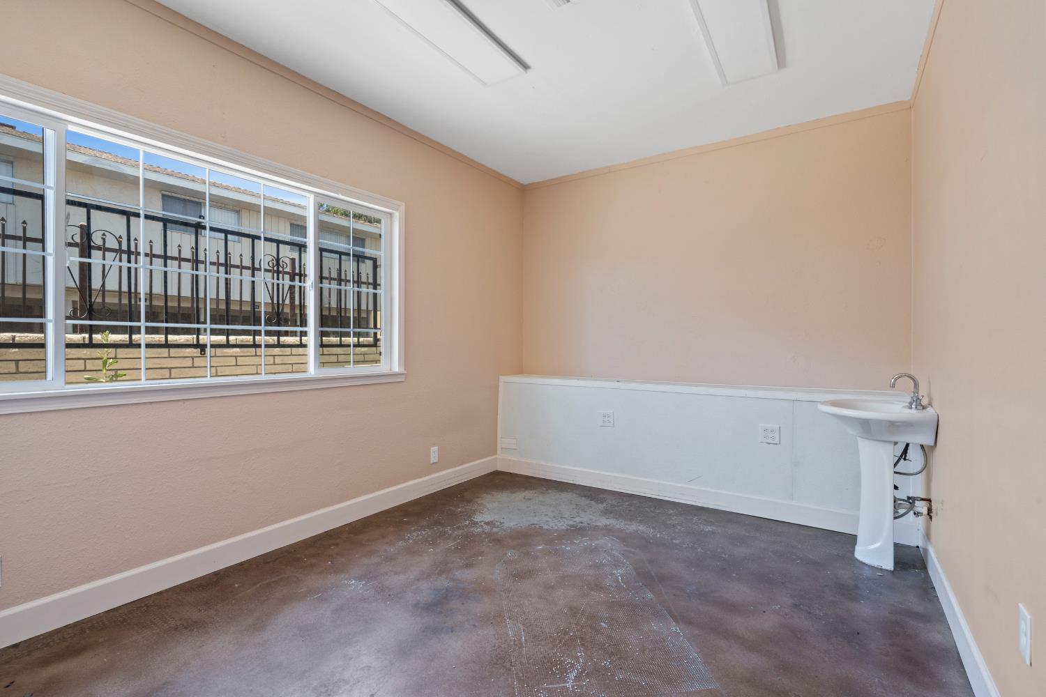 4141 E Gettysburg Ave, Fresno, CA 93726