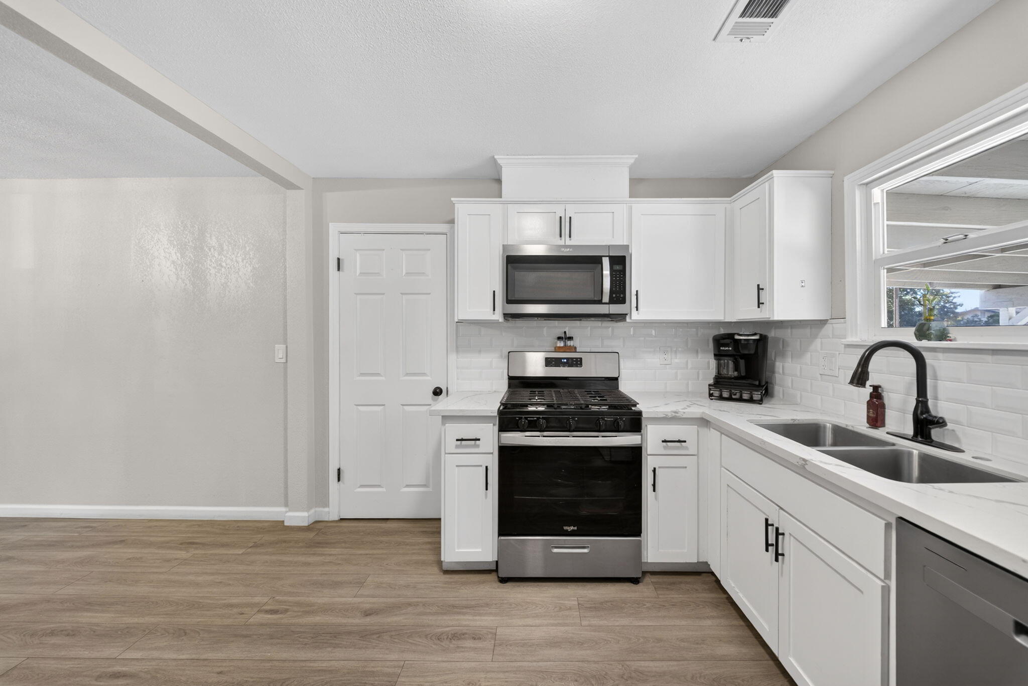 1919 N Bridge St, Visalia, CA 93291