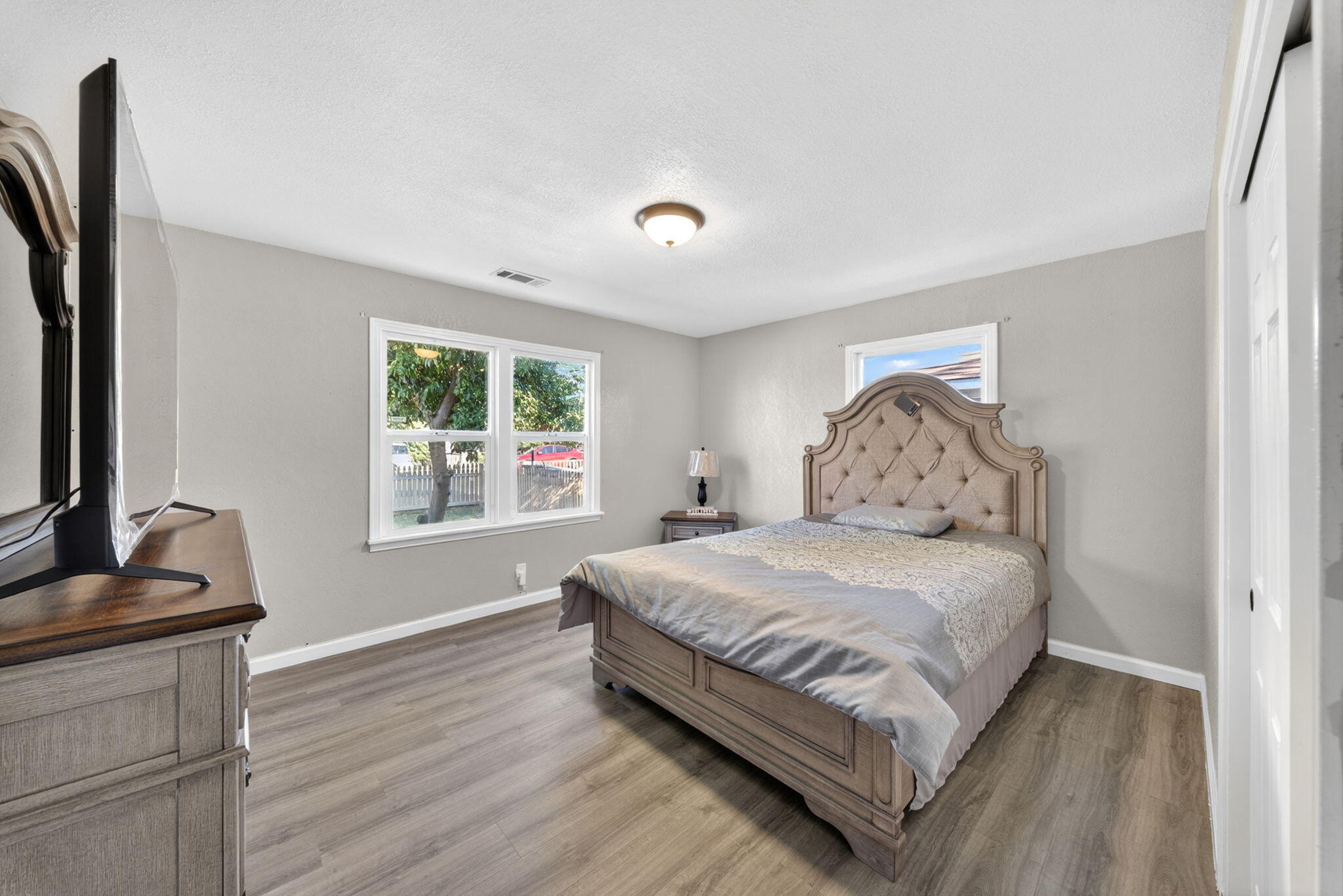 1919 N Bridge St, Visalia, CA 93291