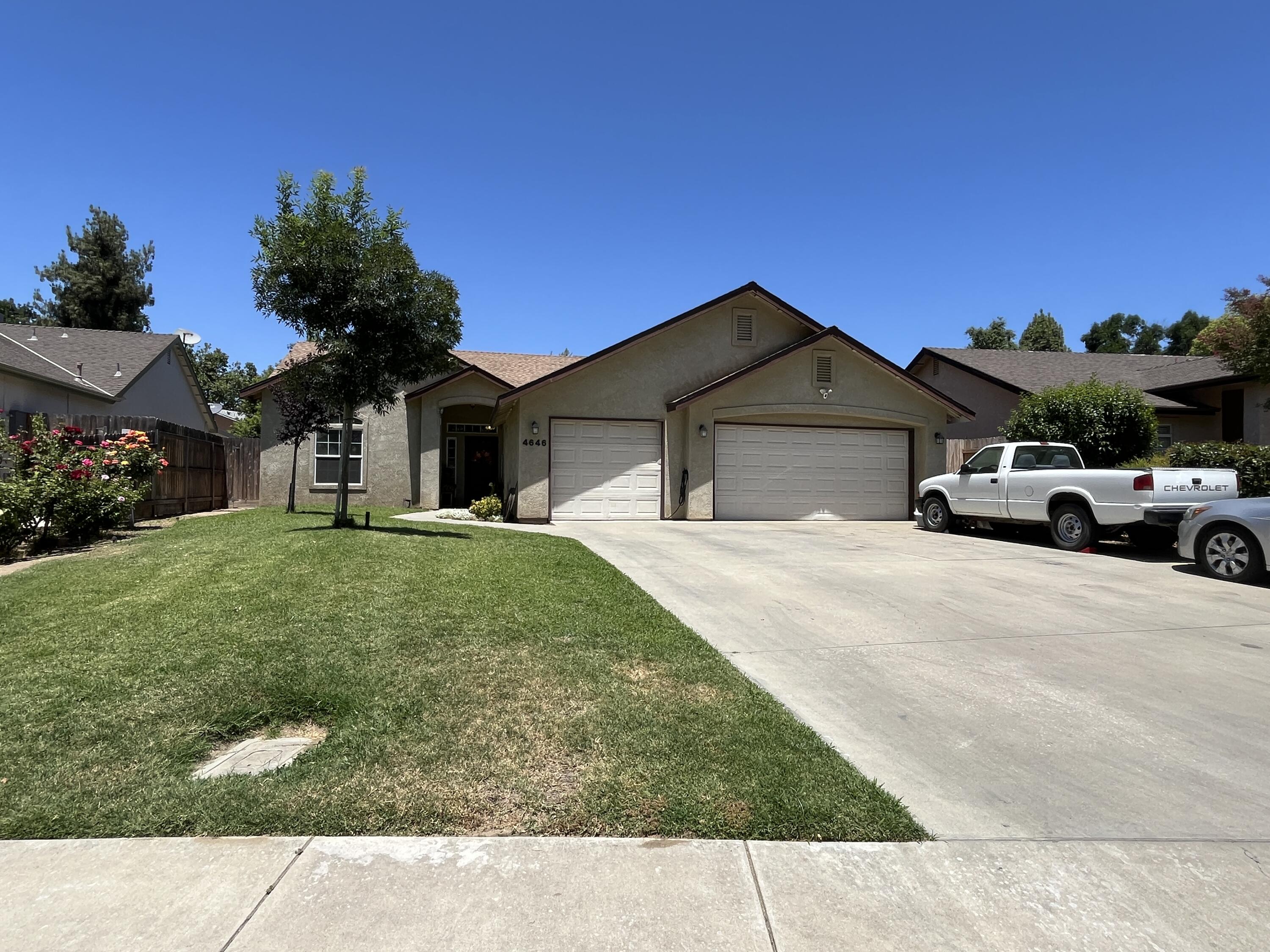 4646 W Manor Ct, Visalia, CA 93291